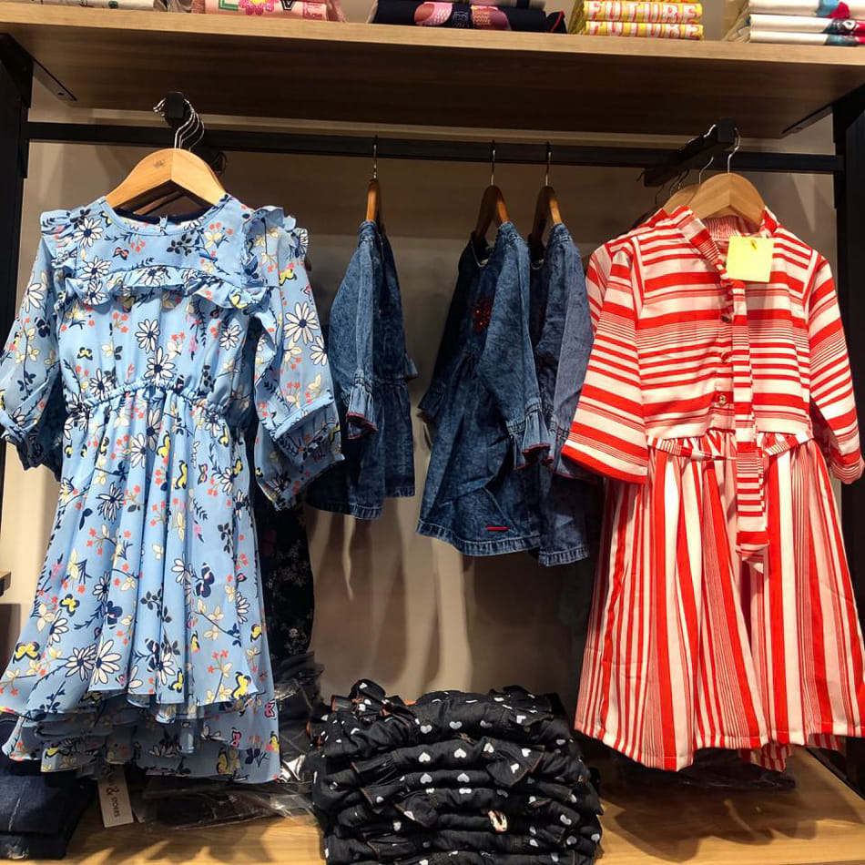 Clothing,Boutique,Fashion,Clothes hanger,Dress,Outerwear,Sleeve,Room,Textile,Selling