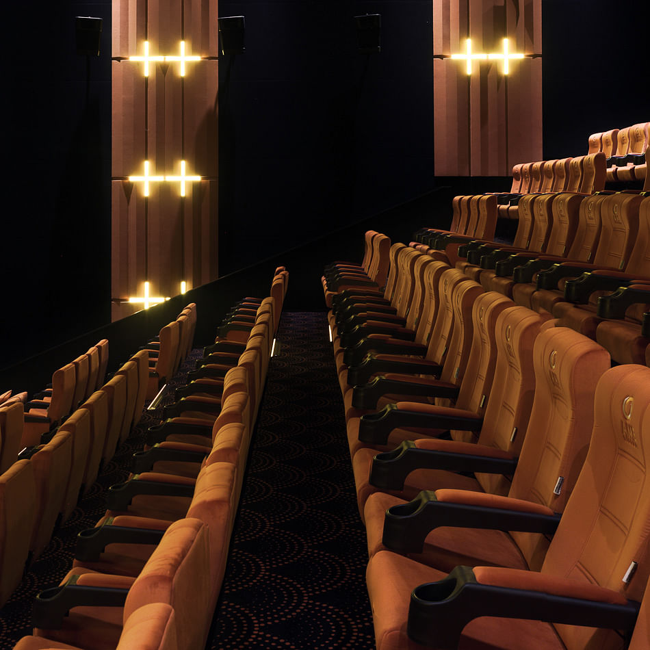 Auditorium,Theatre,Aisle,Lighting,Building,Room,heater,Interior design,Performing arts center,Function hall