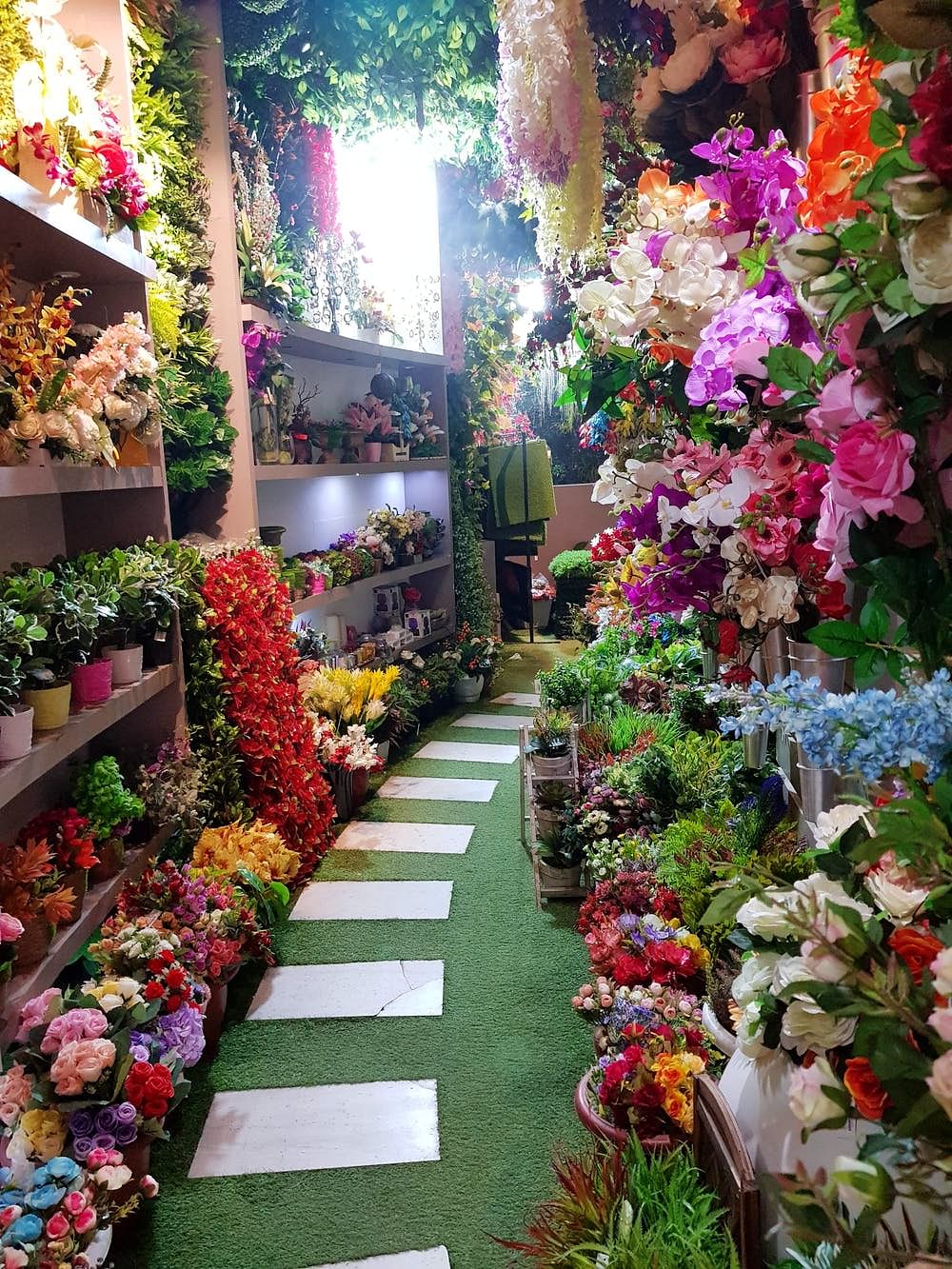 Floristry,Flower,Floral design,Flower Arranging,Cut flowers,Plant,Building,Aisle,Spring,Garden