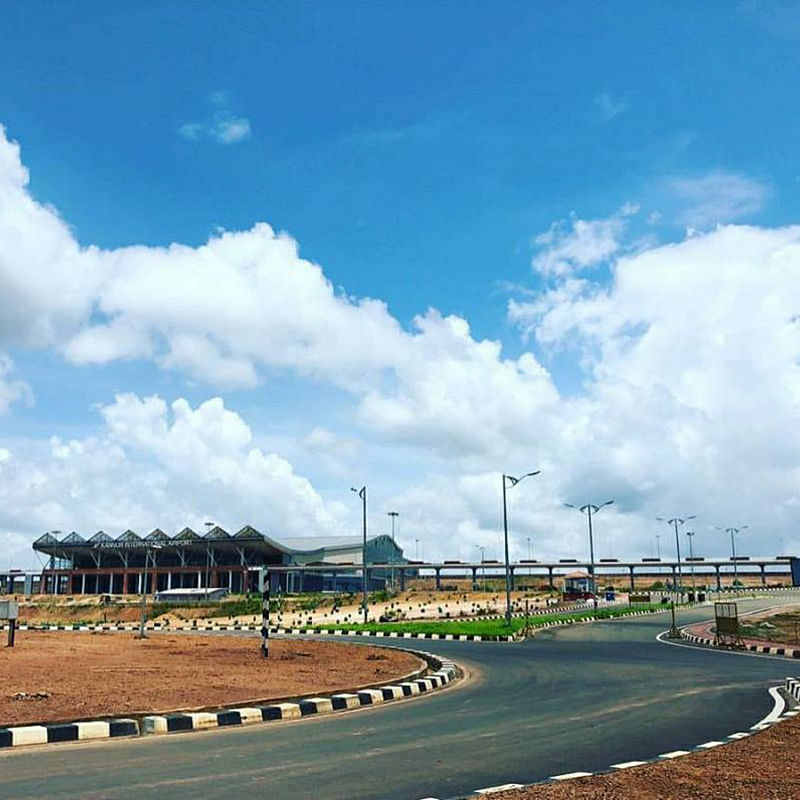 Sky,Cloud,Road,Asphalt,Race track,Daytime,Highway,Infrastructure,Freeway,Thoroughfare