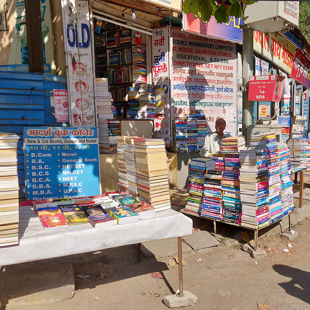 Selling,Marketplace,Snapshot,Building,Retail,Convenience store,Shopping,Street,Bazaar,Market