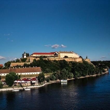 Body of water,Sky,Water,Blue,Town,Sea,Waterway,River,Coast,Tourism