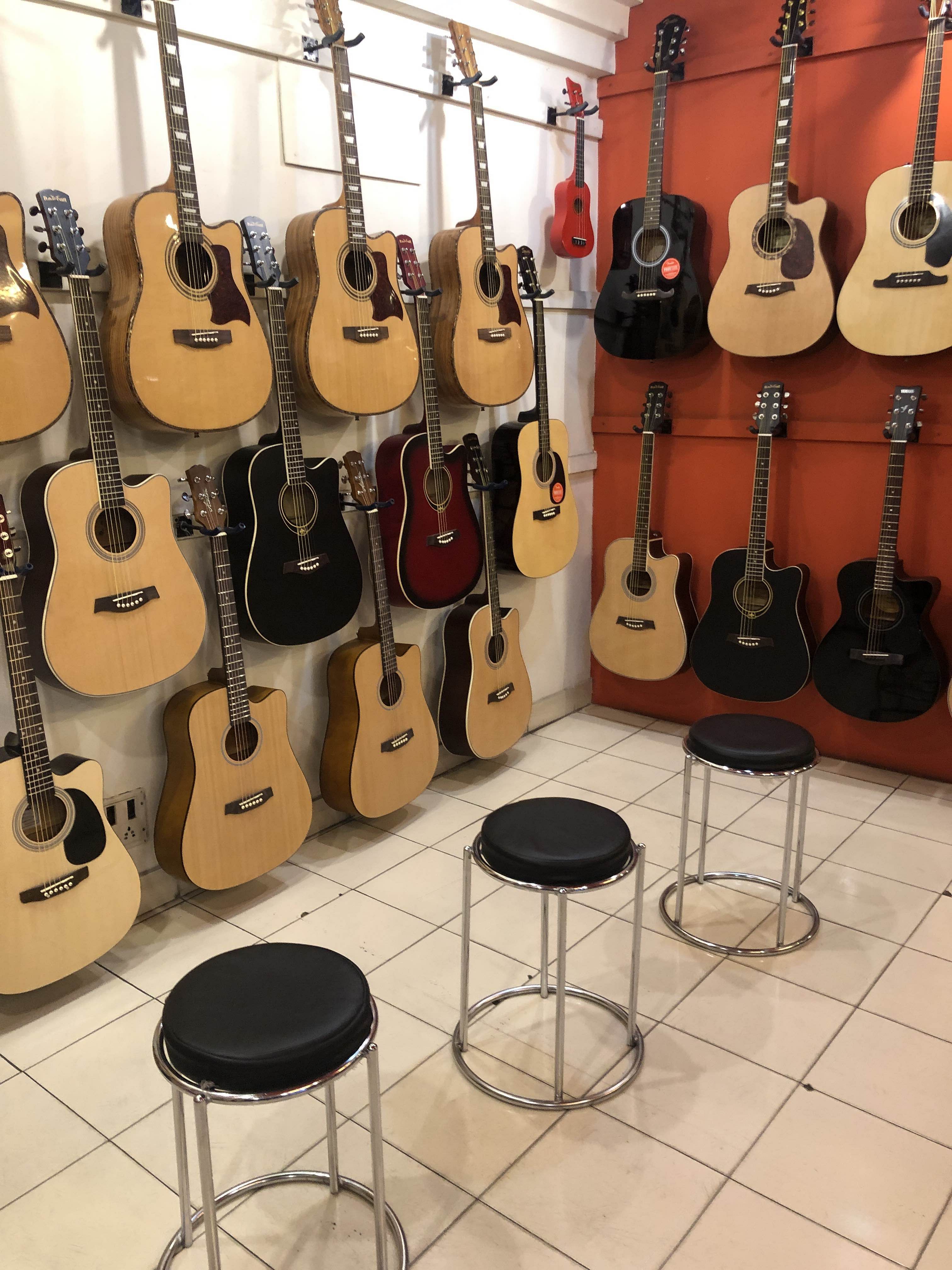 Guitar,String instrument,String instrument,Plucked string instruments,Musical instrument,Acoustic guitar,Electric guitar,Cuatro,Bass guitar,Cavaquinho