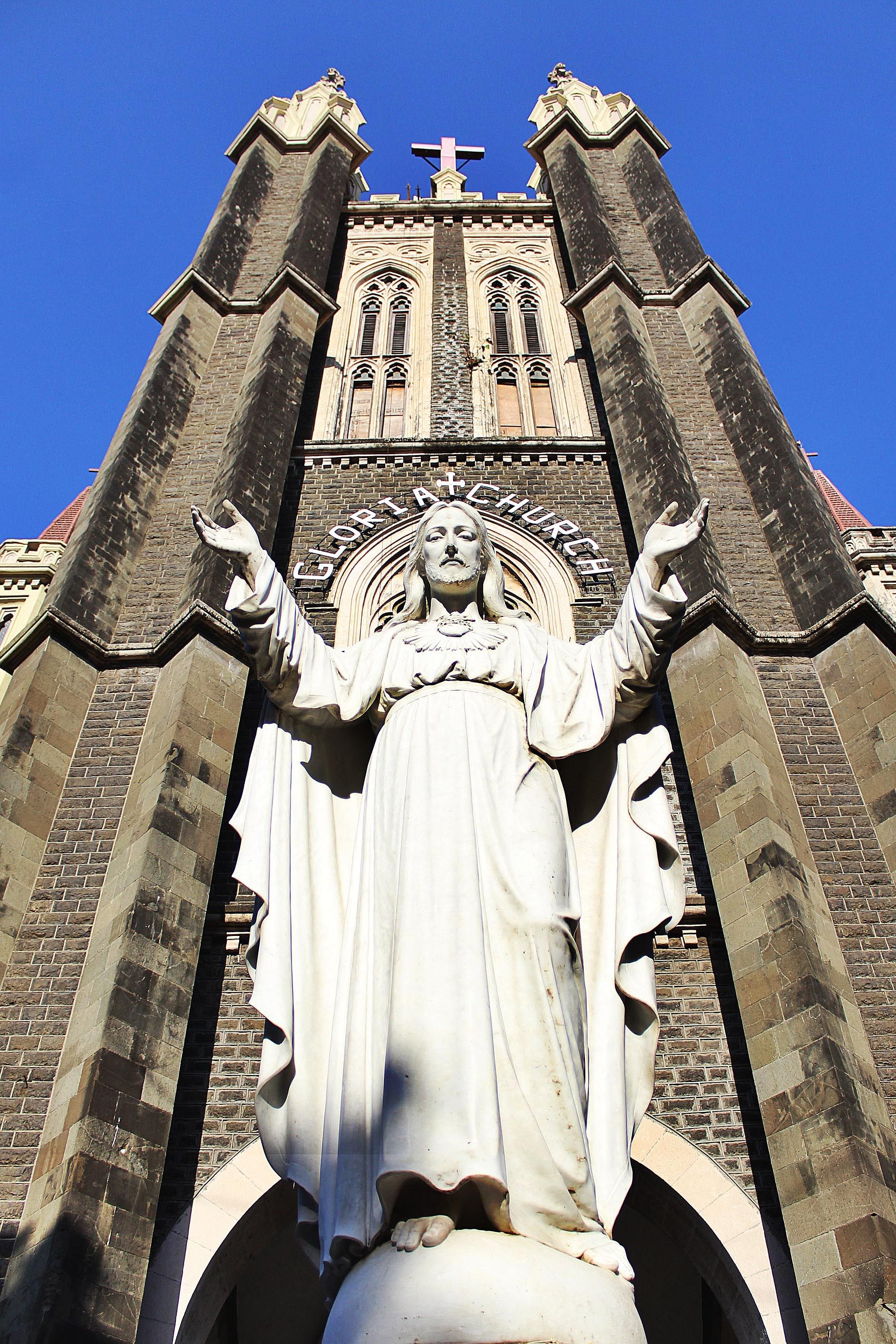 Architecture,Landmark,Sculpture,Statue,Facade,Sky,Stone carving,Monument,Historic site,Building