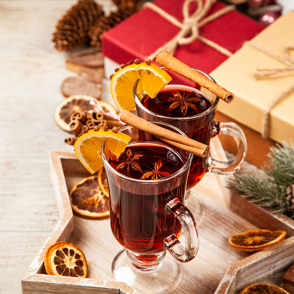 Punsch,Food,Drink,Chinese herb tea,Mulled wine,Ingredient,Distilled beverage,Grog,Cuisine,Liqueur