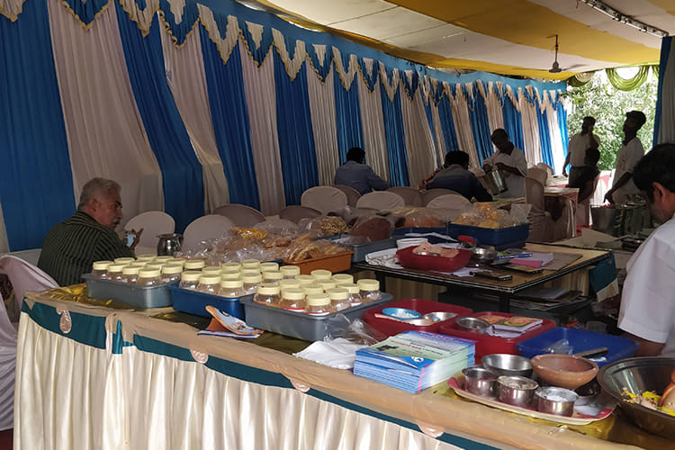 Selling,Marketplace,Stall,Food,Brunch,Meal,Market,Cuisine