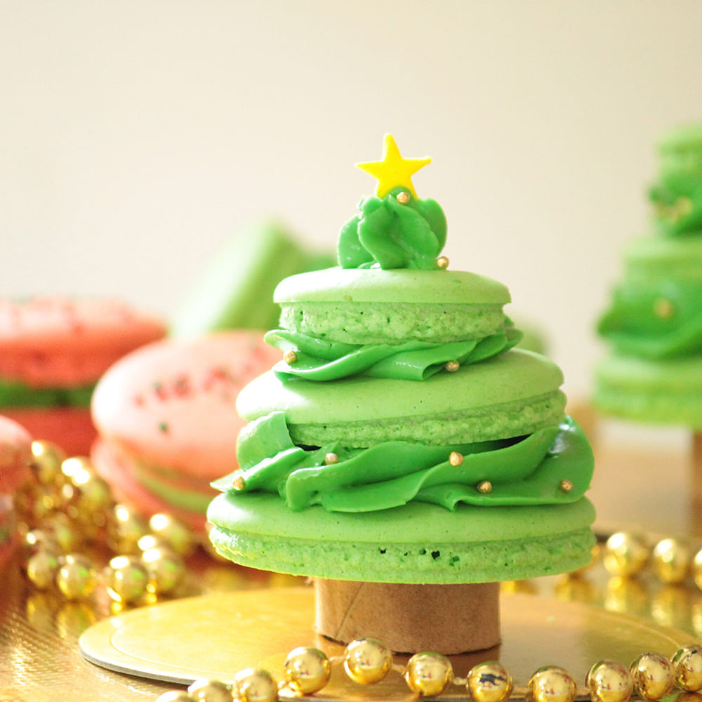 Macaroon,Christmas tree,Green,Food,Christmas decoration,Sweetness,Cake,Buttercream,Dessert,Icing