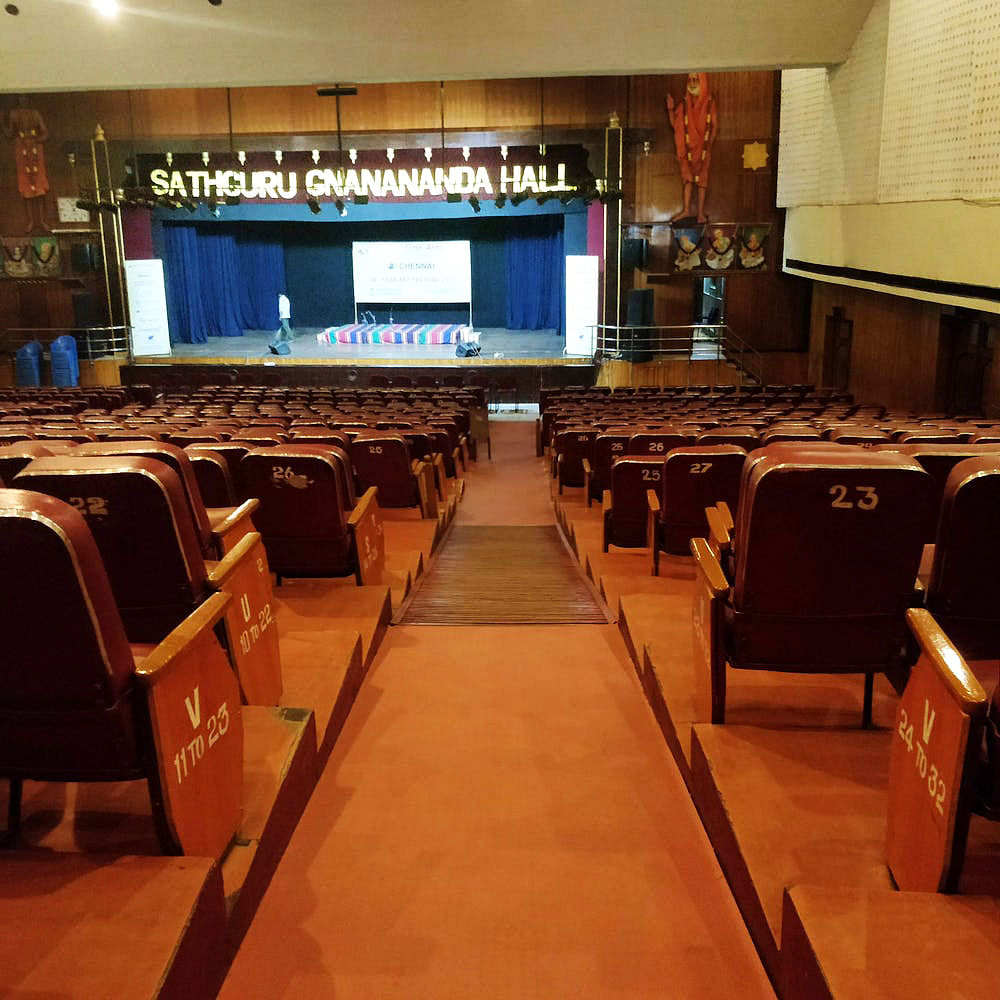 Auditorium,Room,Building,Projection screen,Technology,Theatre,Flooring,Electronic device,Function hall,Floor