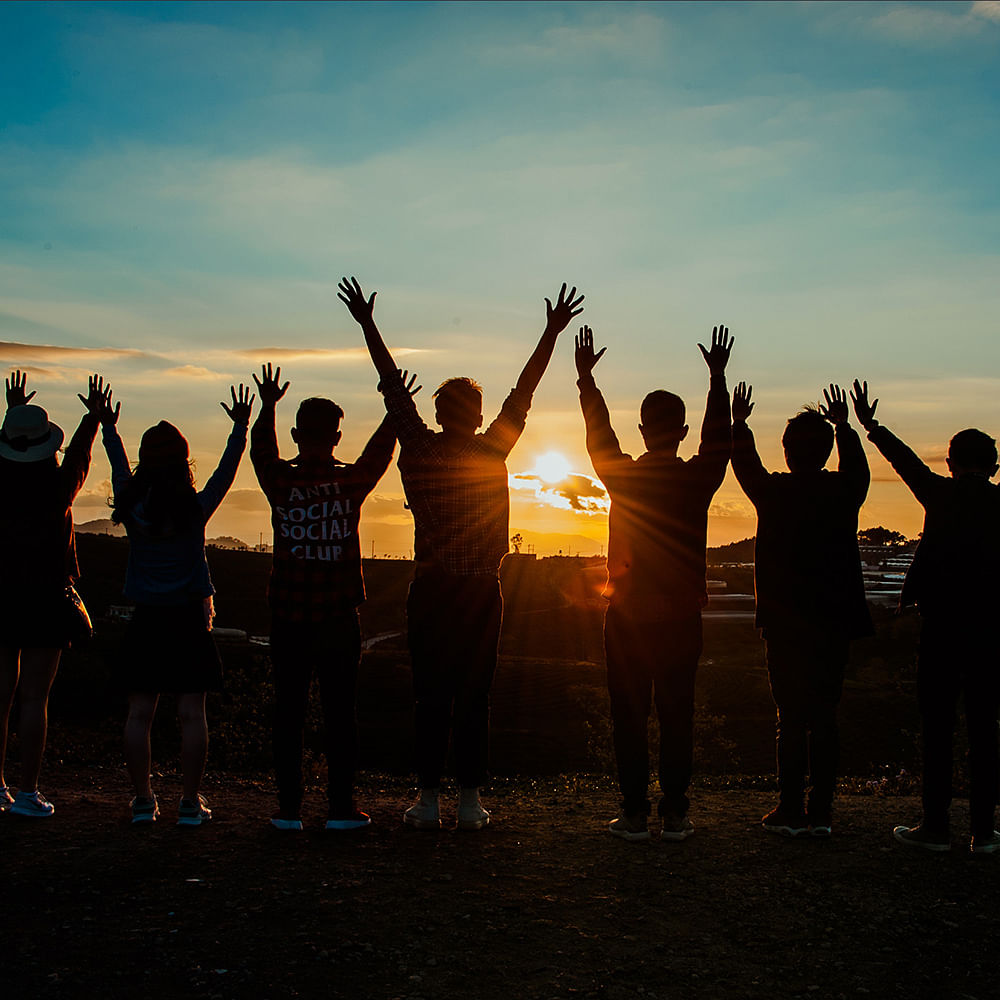 People in nature,Sky,Sunset,Cheering,Happy,Friendship,Fun,Morning,Evening,Silhouette