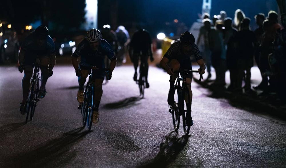 Cycling,Bicycle,Road cycling,Recreation,Vehicle,Night,Cycle sport,Bicycle racing,Road,Crowd