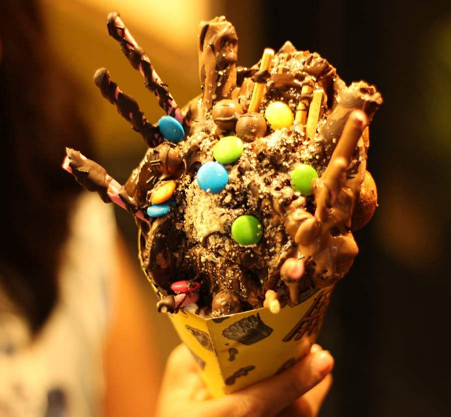 Ice cream,Frozen dessert,Gelato,Food,Dessert,Chocolate ice cream,Dairy,Ice cream cone,Sundae,Sweetness