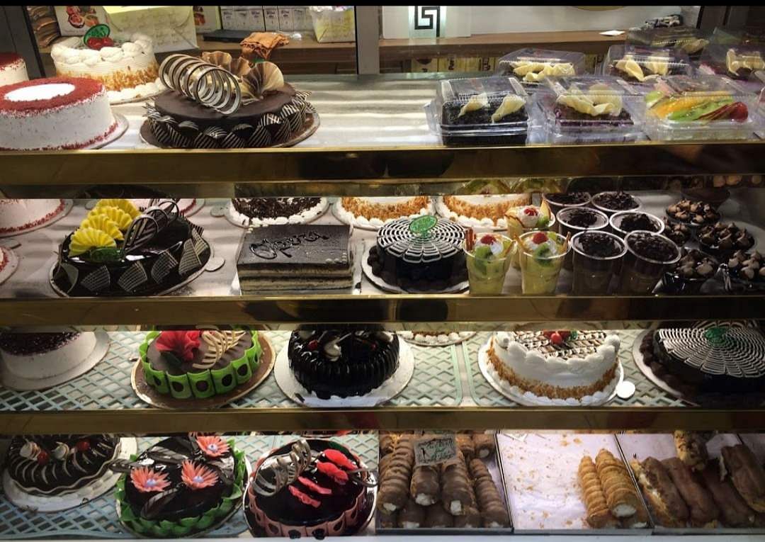 Pâtisserie,Food,Baking,Bakery,Sweetness,Cupcake,Dessert,Cuisine,Petit four,Dish