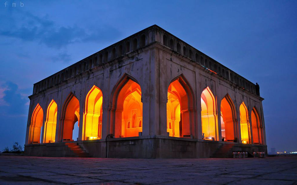 Landmark,Sky,Architecture,Lighting,Building,Arch,Facade,Dusk,Evening