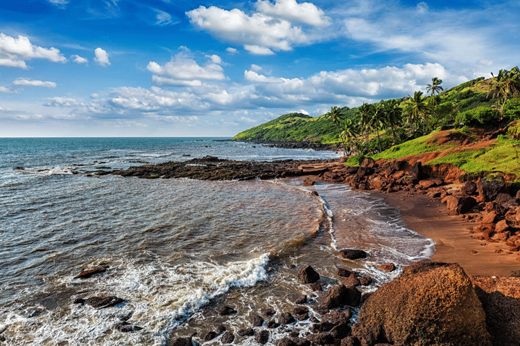 Body of water,Coast,Shore,Sea,Beach,Nature,Sky,Ocean,Coastal and oceanic landforms,Rock