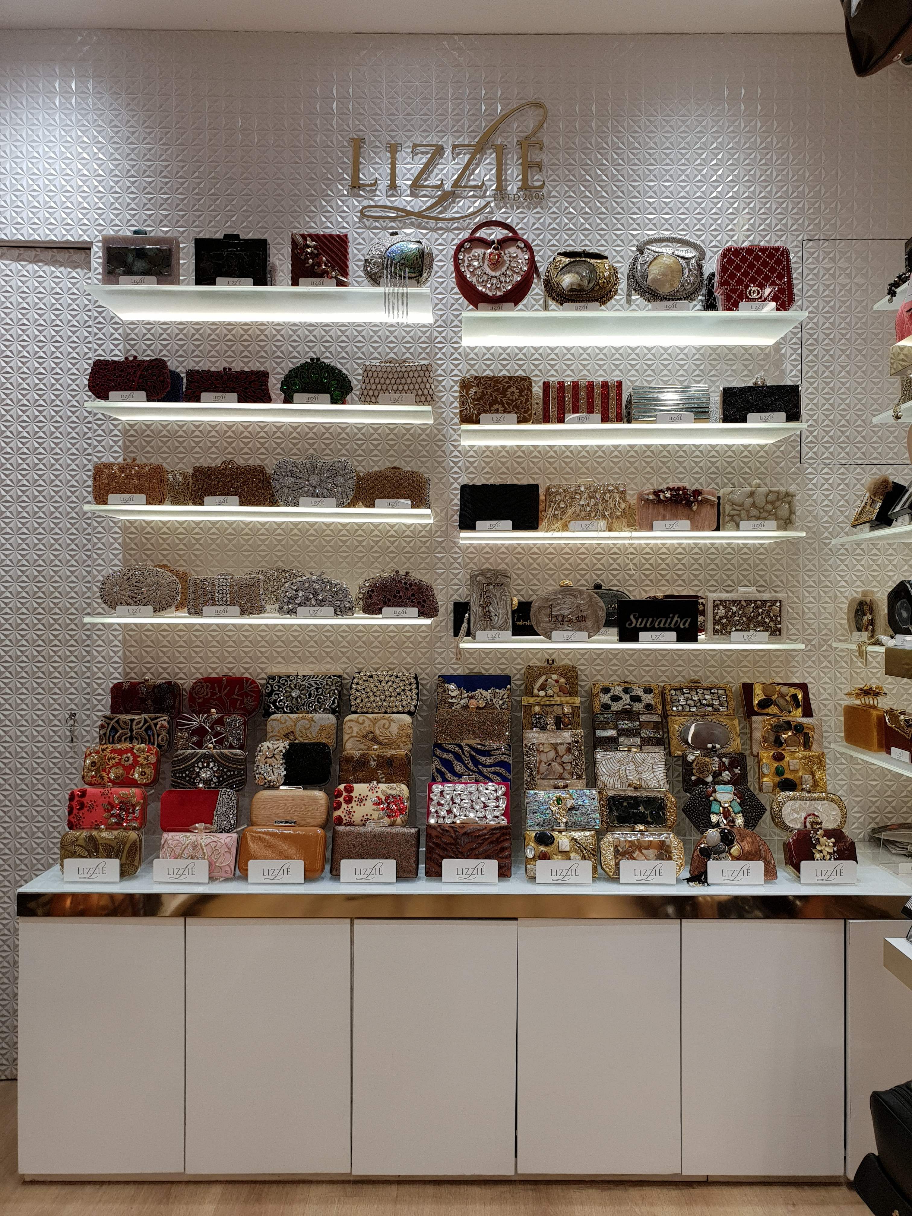 Display case,Shelf,Interior design,Building,Outlet store,Furniture,Retail,Collection,Inventory