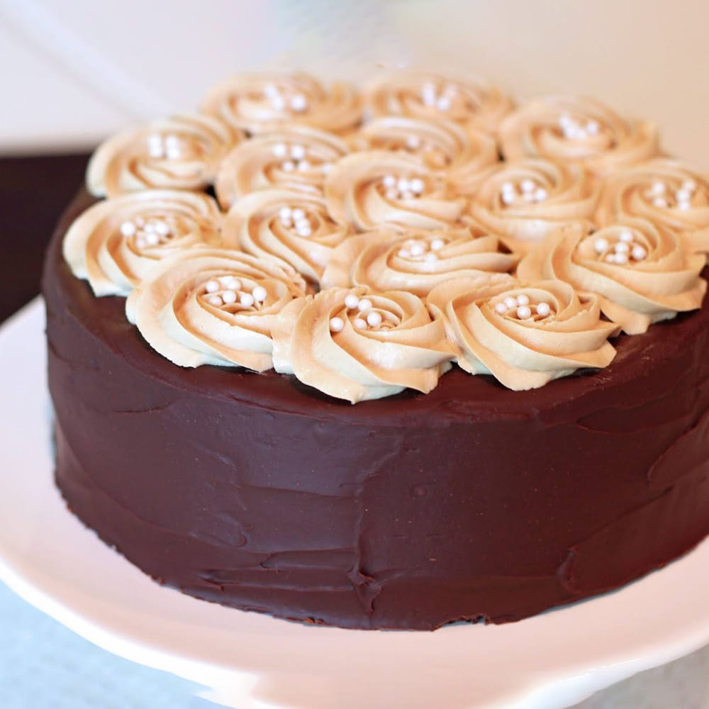 Food,Cake,Chocolate cake,Buttercream,Icing,Dessert,Dish,Chocolate,Cuisine,Ganache