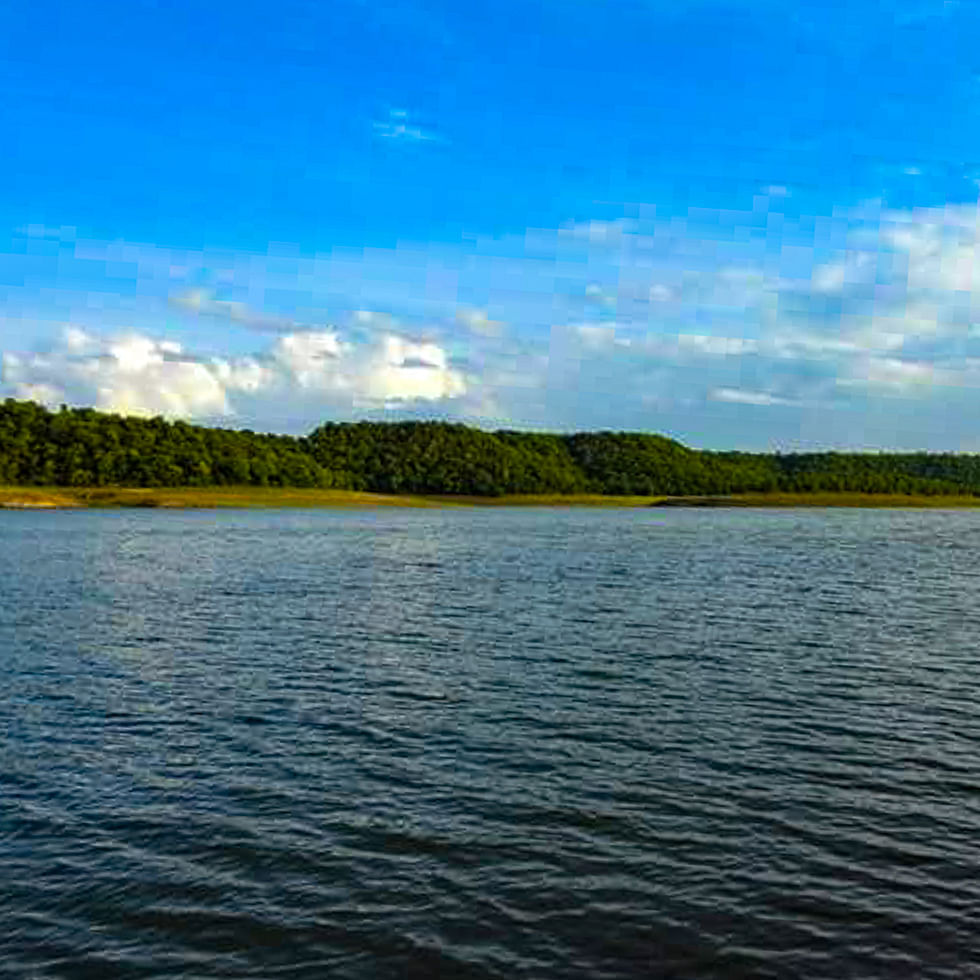 Body of water,Water resources,Sky,Nature,Water,Natural landscape,Lake,Horizon,Reservoir,Loch