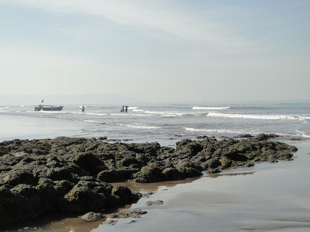 Body of water,Sea,Coast,Shore,Beach,Sky,Ocean,Water,Coastal and oceanic landforms,Wave