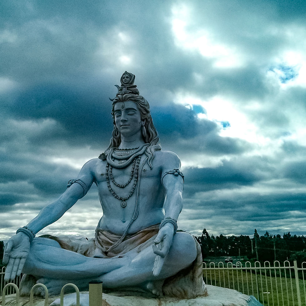 Statue,Sky,Landmark,Sculpture,Cloud,Sitting,Monument,Meditation,Art,Classical sculpture