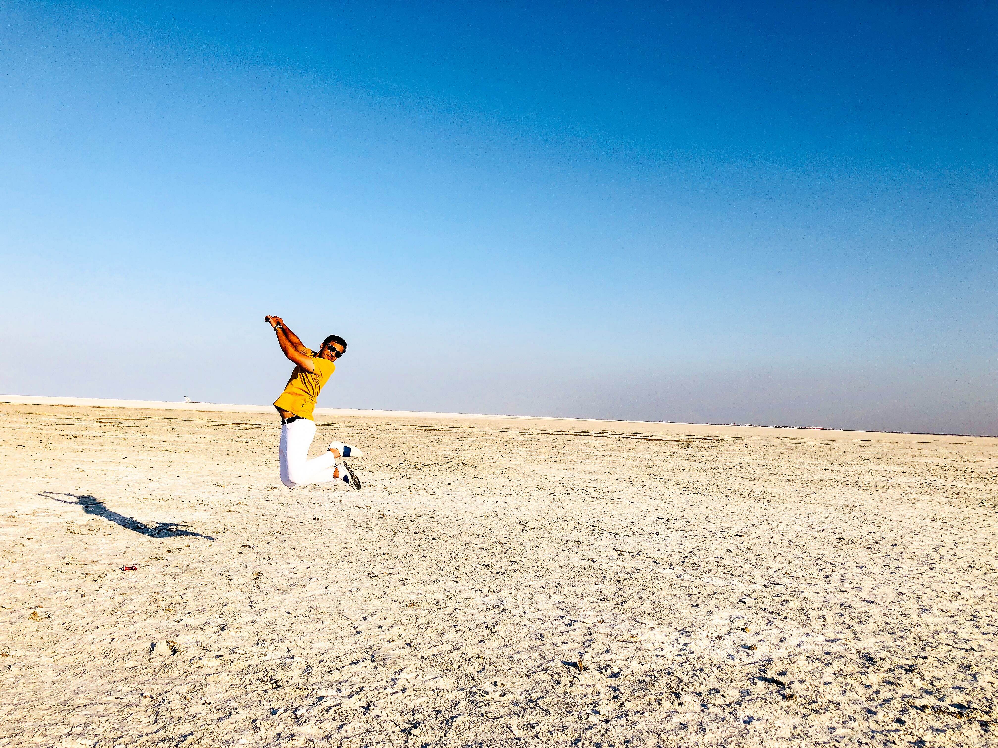 Sky,Sand,Horizon,Natural environment,Landscape,Vacation,Fun,Desert,Cloud,Beach