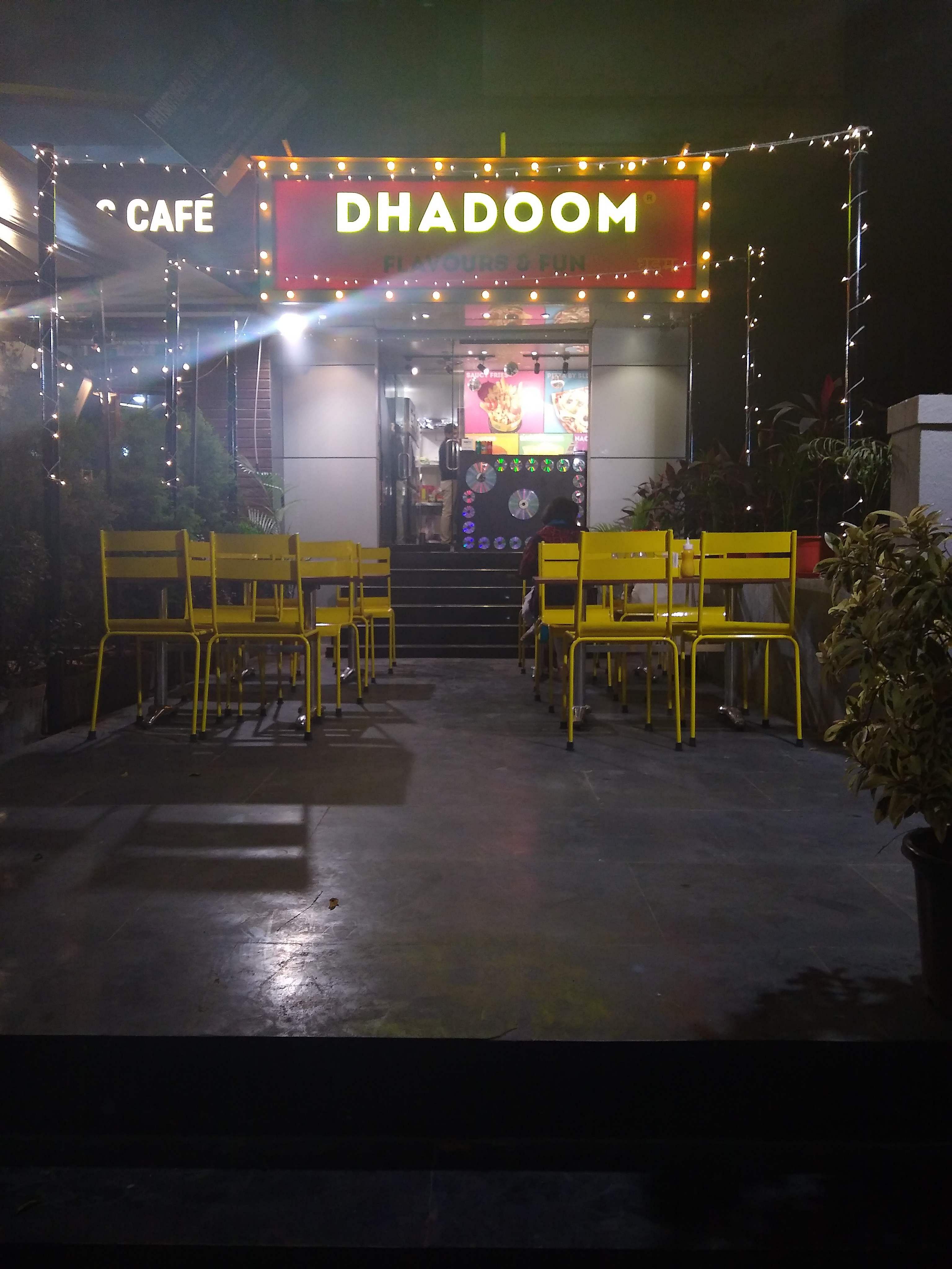 Night,Yellow,Architecture,Building,City,Street,Midnight,Darkness,Restaurant