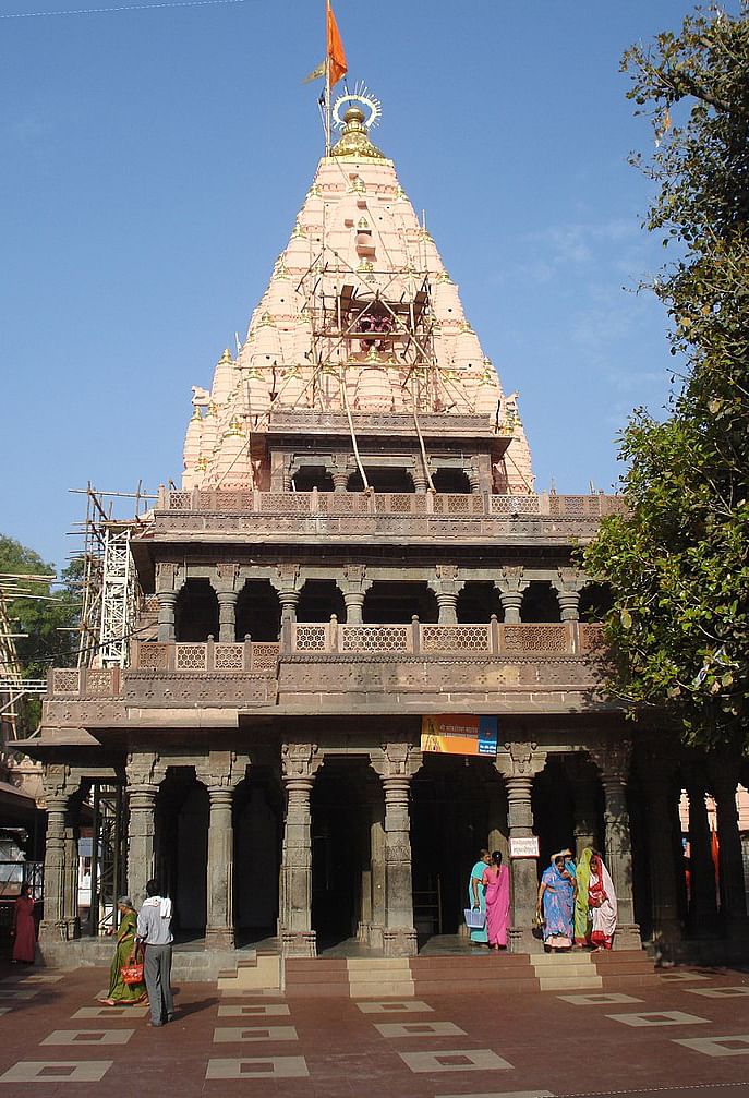 Hindu temple,Place of worship,Temple,Building,Landmark,Historic site,Architecture,Temple,Shrine,Tourism