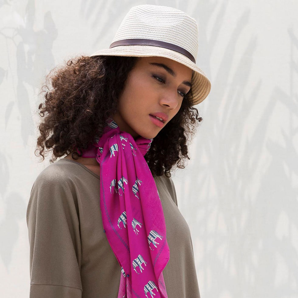 Clothing,Pink,Hat,Sun hat,Scarf,Fashion accessory,Neck,Headgear,Lip,Child model