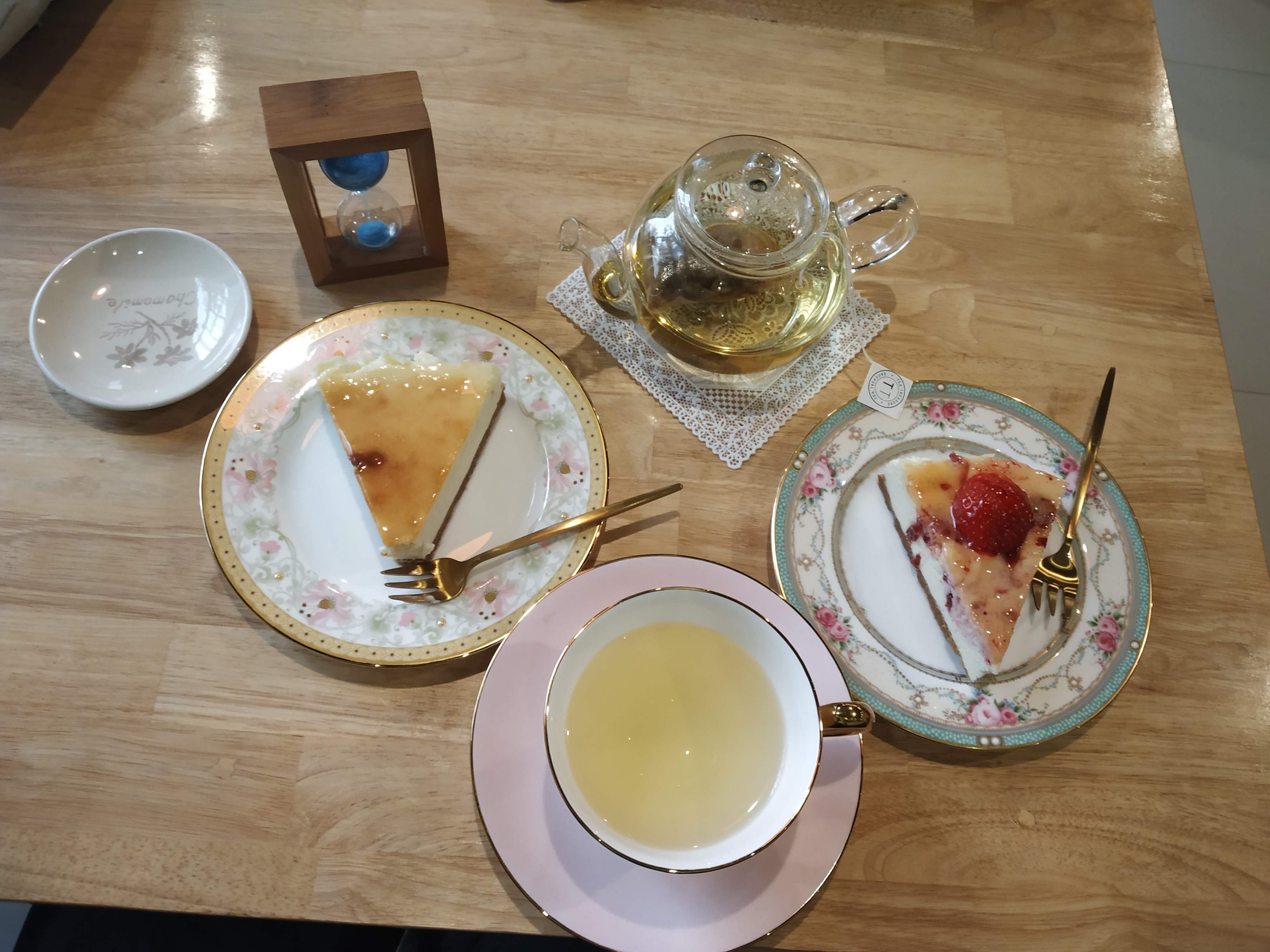 Dishware,Saucer,Porcelain,Serveware,Food,Brunch,Breakfast,Meal,Plate,Dish