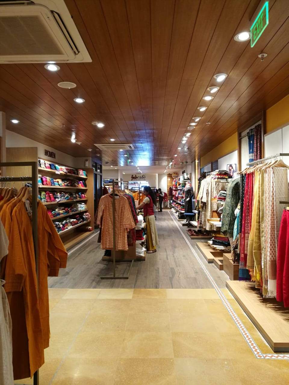 Building,Outlet store,Retail,Aisle,Boutique,Shopping,Shopping mall,Ceiling,Floor,Marketplace