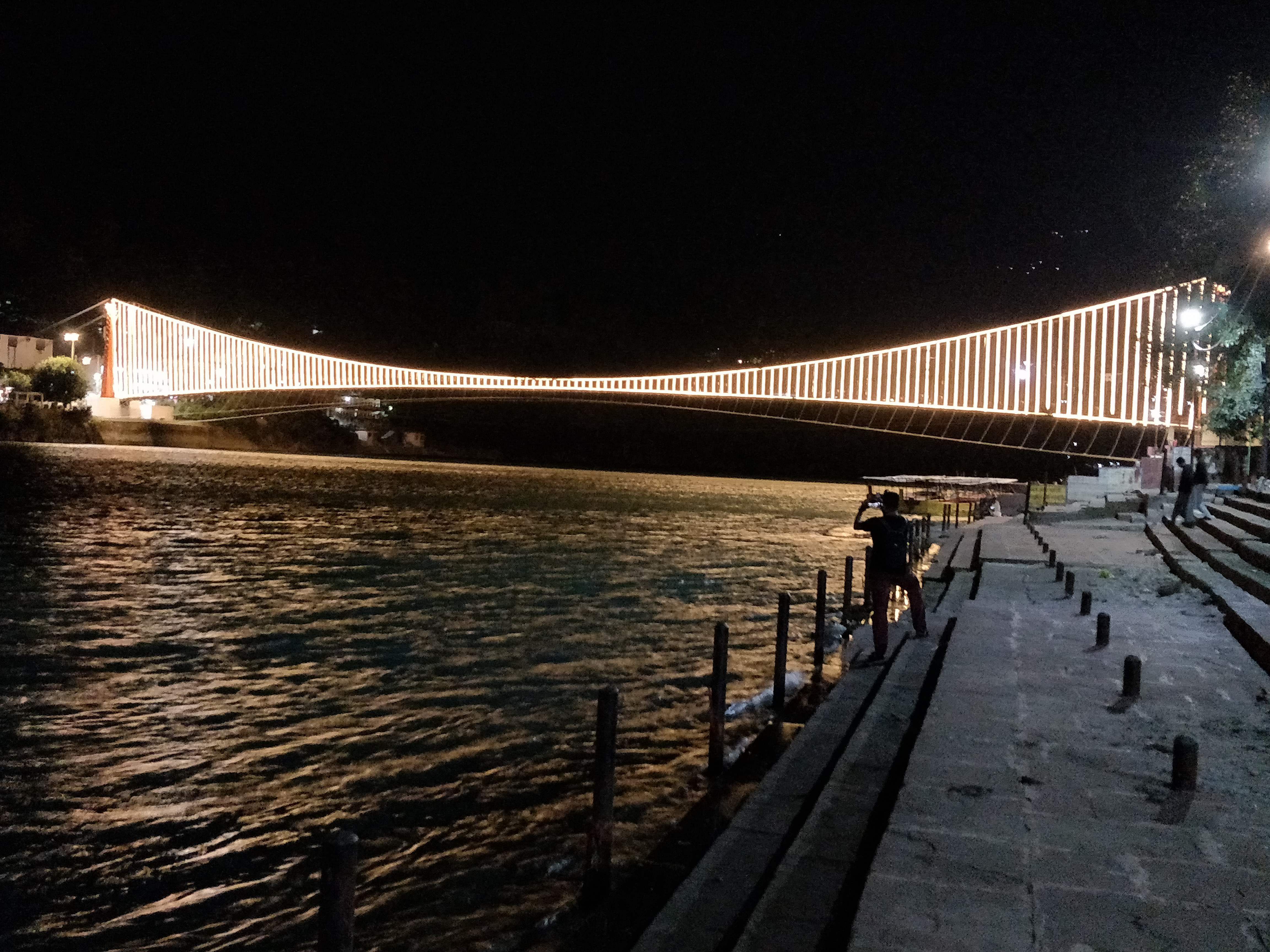 Night,Water,Bridge,Light,Sky,Architecture,Waterway,Suspension bridge,River,Fixed link