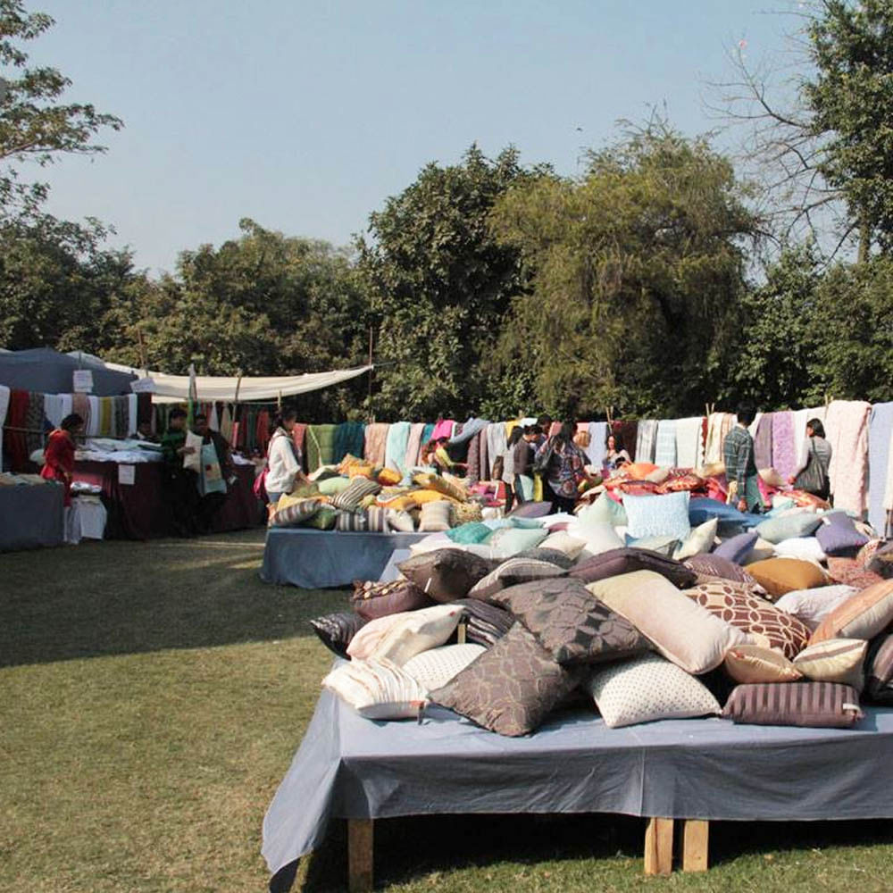 Public space,Tree,Grass,Summer,Leisure,Furniture,Event,Canopy,Tent,Lawn