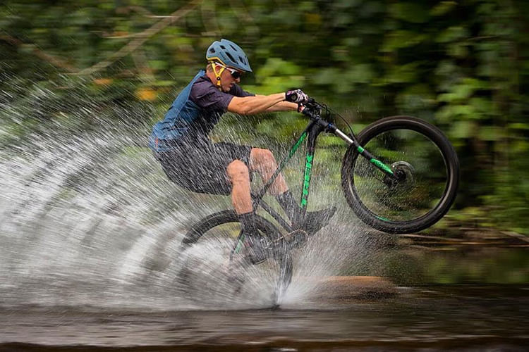 Vehicle,Cycle sport,Bicycle,Cycling,Sports,Mountain bike,Outdoor recreation,Downhill mountain biking,Sports equipment,Recreation