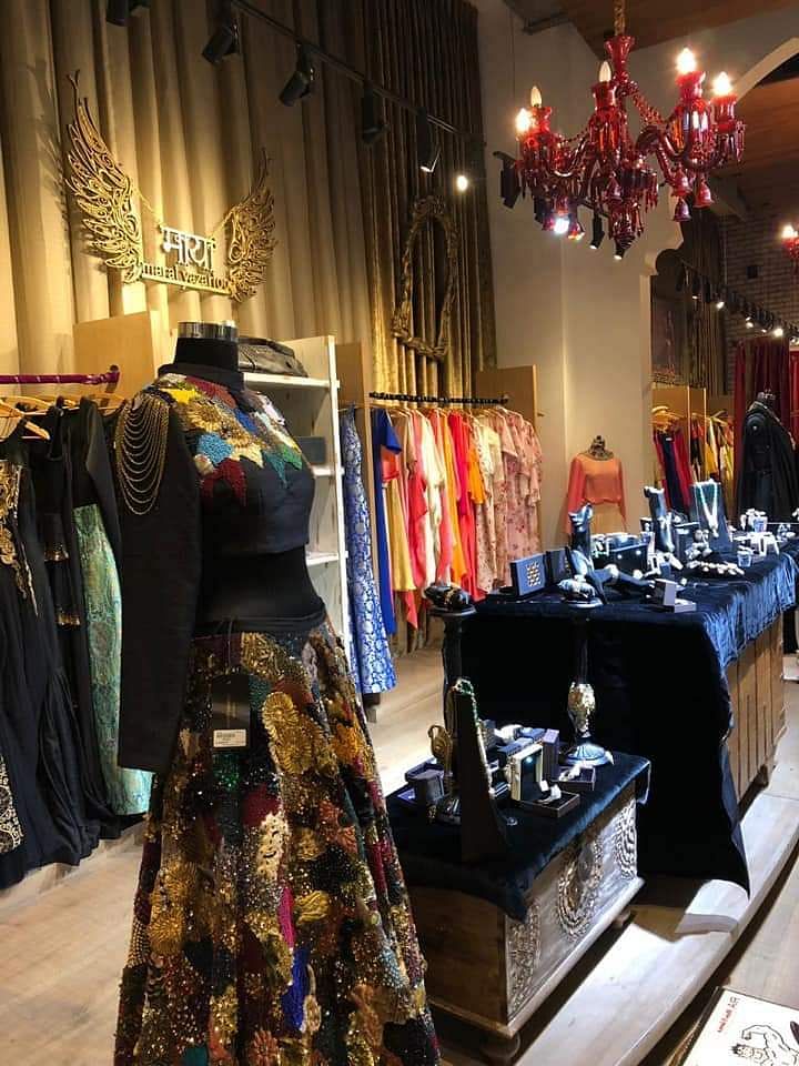 Boutique,Clothing,Bazaar,Fashion,Retail,Dress,Public space,Costume design,Outlet store,Room