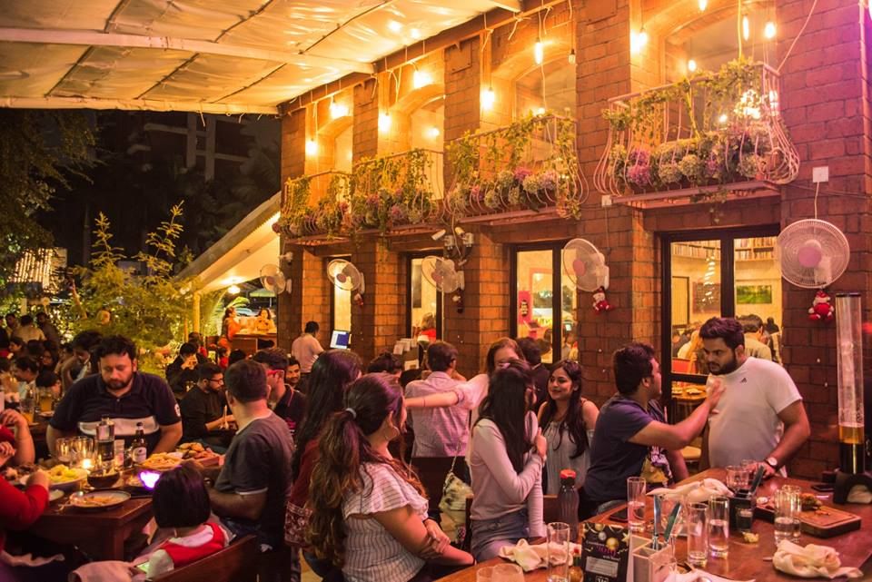 Restaurant,Event,Bar,Crowd,Meal,Pub,Supper,Night,Dinner,Building