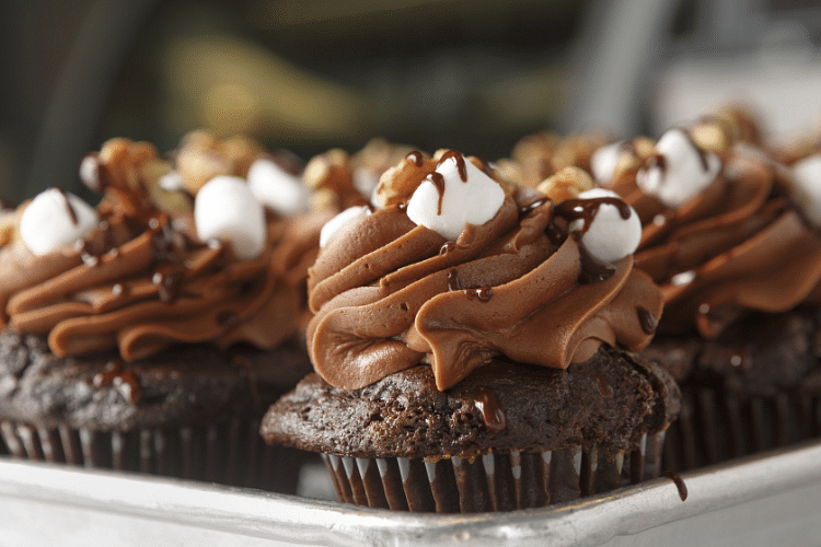 Food,Cupcake,Cuisine,Buttercream,Dessert,Dish,Icing,Chocolate,Ingredient,Baked goods