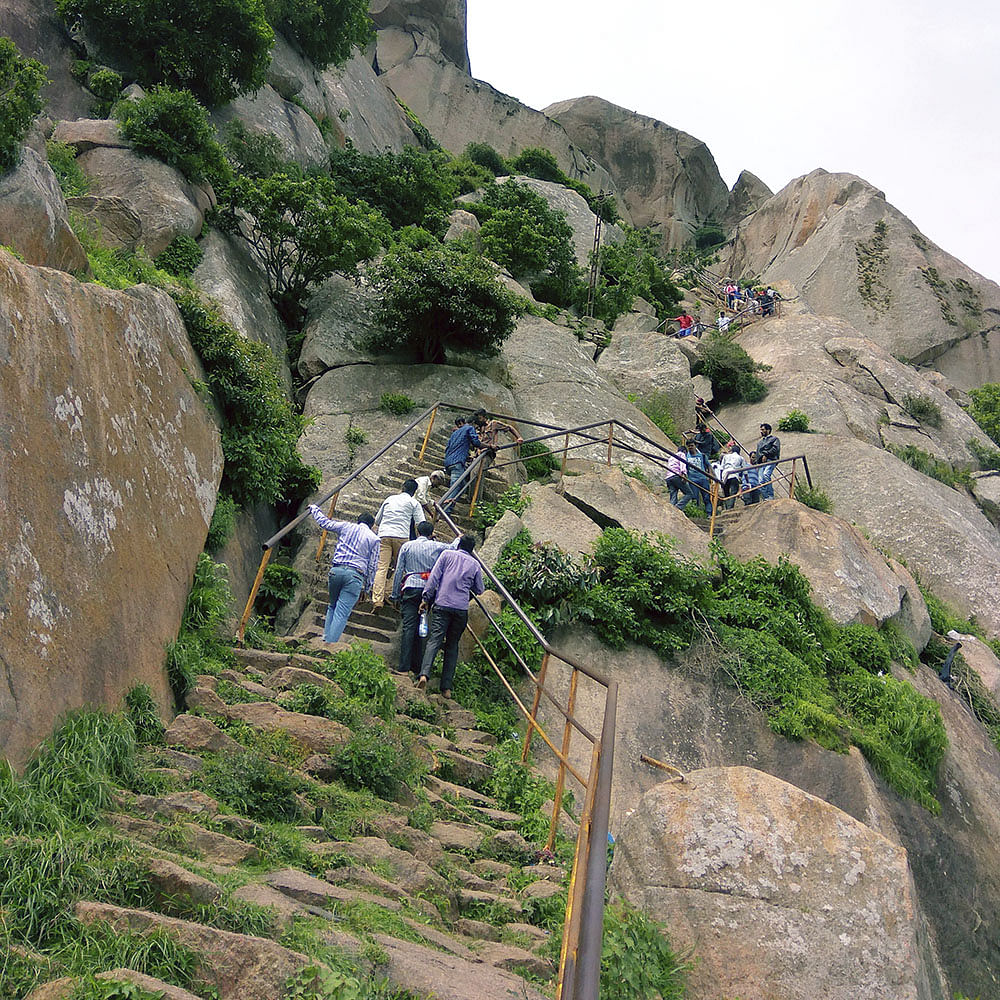 Geological phenomenon,Adventure,Rock,Nature reserve,Outcrop,Hill station,Mountain,Recreation,Grass family,Formation