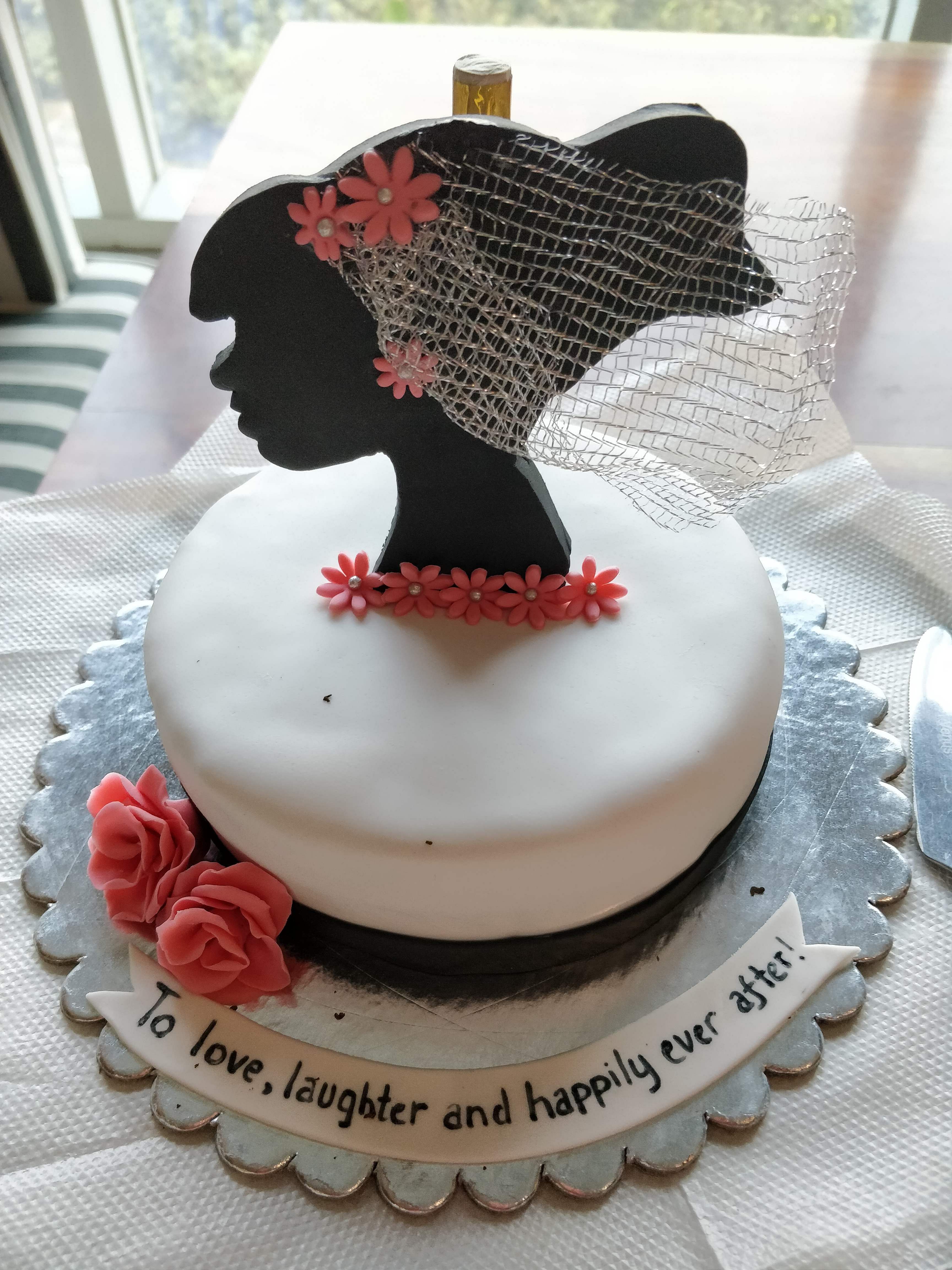 Cake decorating,Cake,Black,Sugar paste,Fondant,Pasteles,Sugar cake,Icing,Torte,Wedding cake