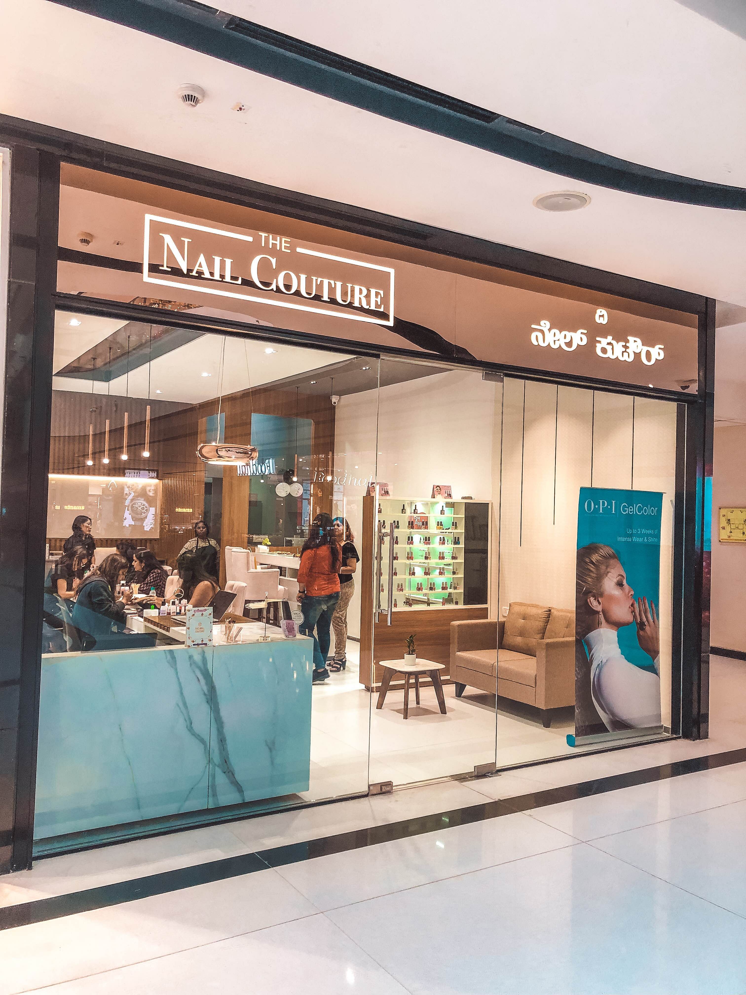 Building,Outlet store,Shopping mall,Boutique,Retail,Display window,Interior design