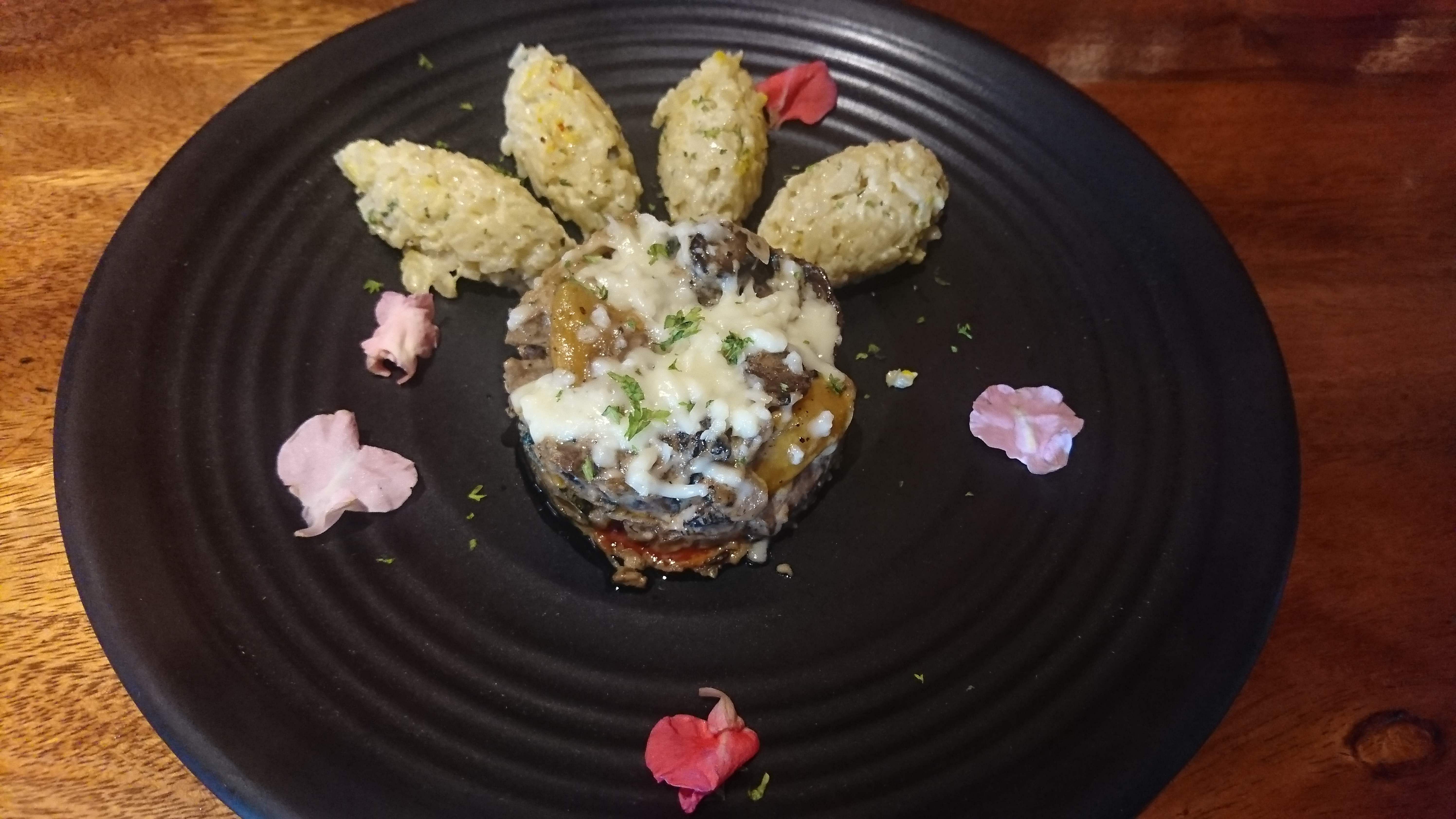 Dish,Food,Cuisine,Ingredient,Potato,Comfort food,Produce,Recipe,Root vegetable,Solanum
