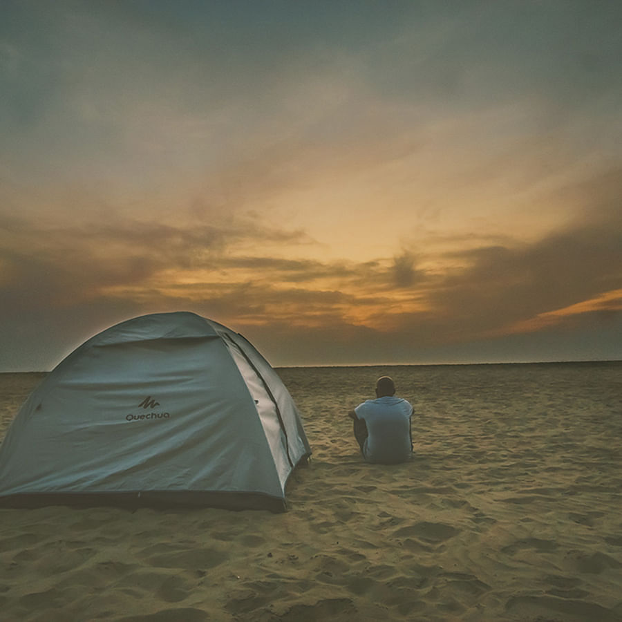 Sky,Tent,Morning,Natural environment,Horizon,Sea,Cloud,Ecoregion,Beach,Shore