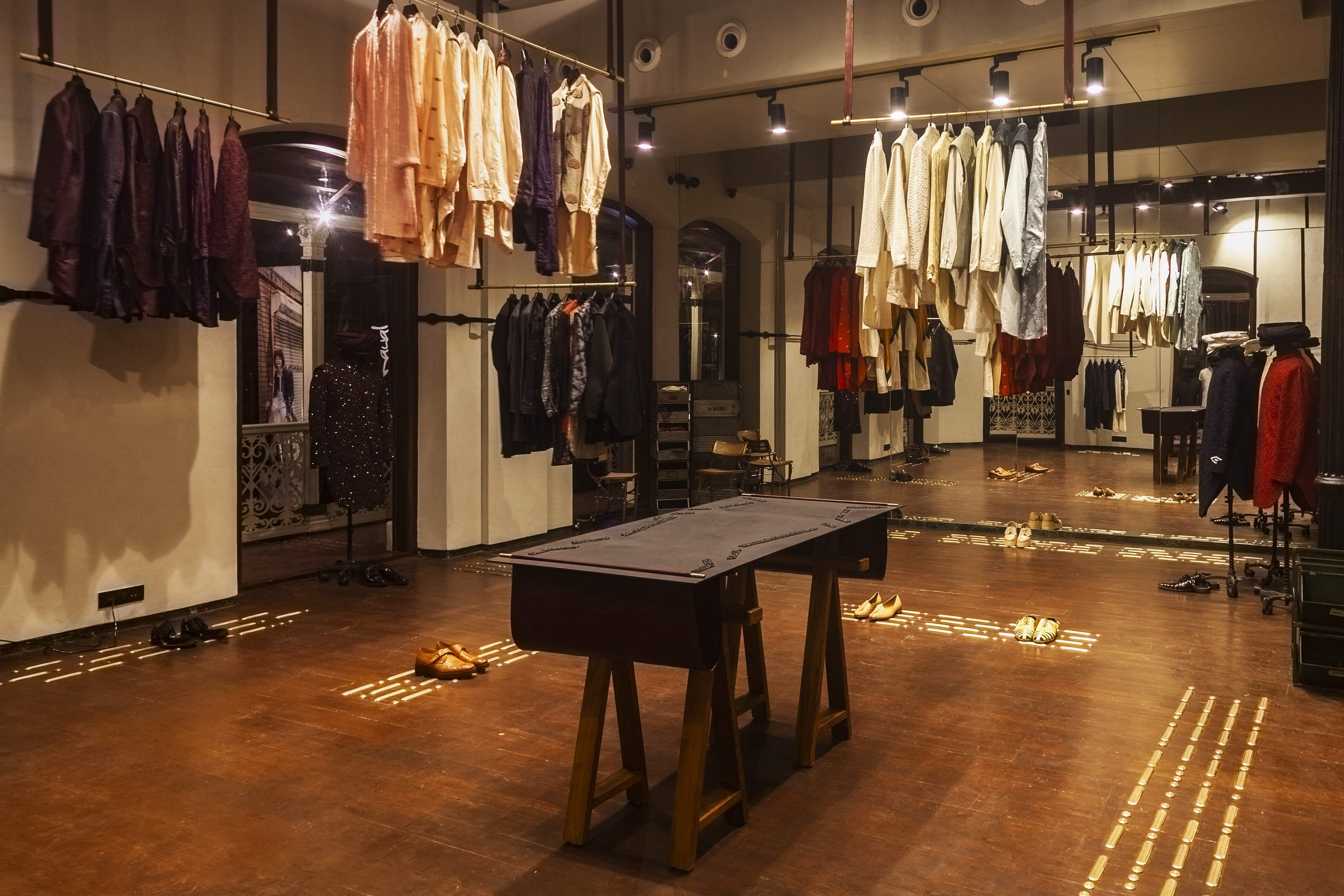 Boutique,Building,Lighting,Fashion,Interior design,Room,Floor,Outlet store,Flooring,Furniture