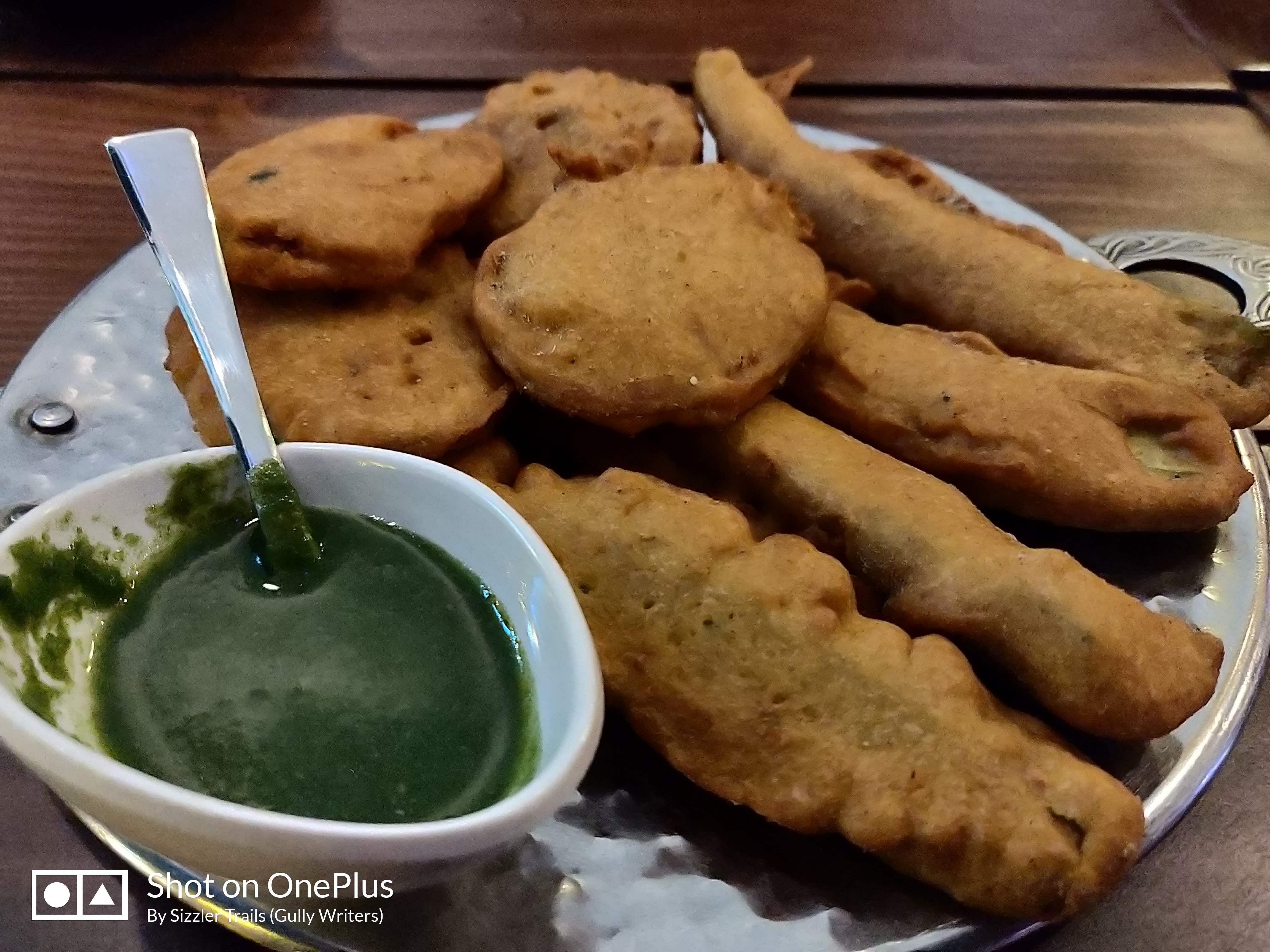 Dish,Food,Cuisine,Mirchi bada,Ingredient,Fried food,Snack,Pakora,Produce,Bhajji