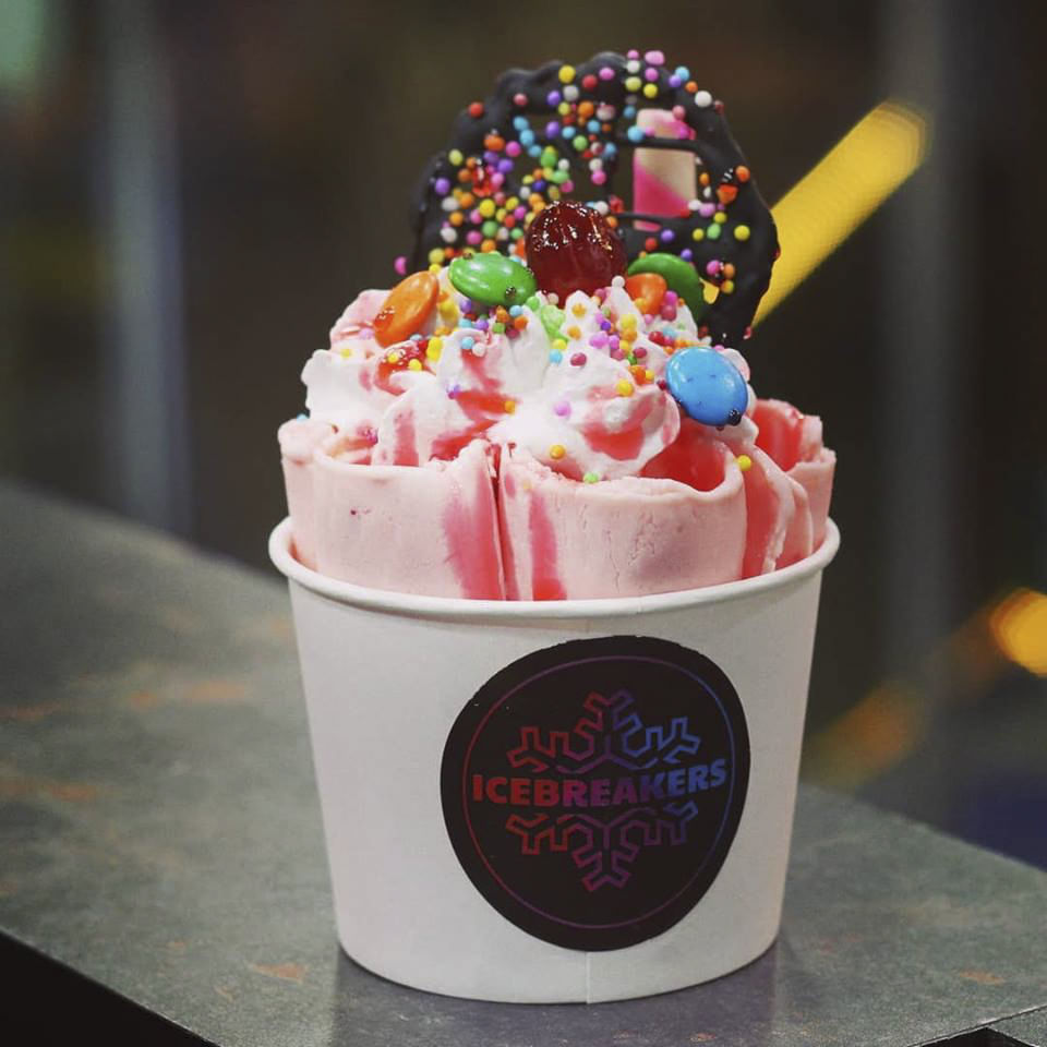 Food,Ice cream,Frozen dessert,Gelato,Dessert,Sweetness,Sprinkles,Sundae,Cream,Whipped cream