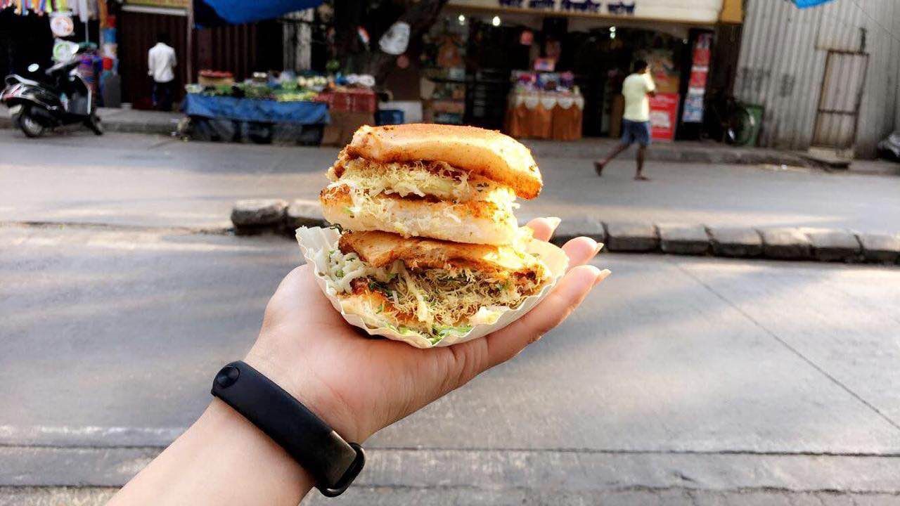 Food,Dish,Fast food,Junk food,Rou jia mo,Hamburger,Cuisine,Cemita,Breakfast sandwich,Cheeseburger