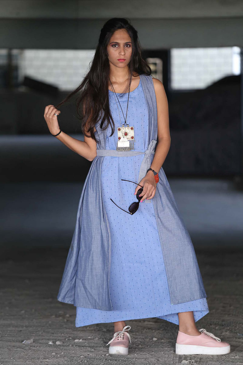 Clothing,White,Fashion,Dress,Shoulder,Street fashion,Lady,Beauty,Footwear,Hairstyle