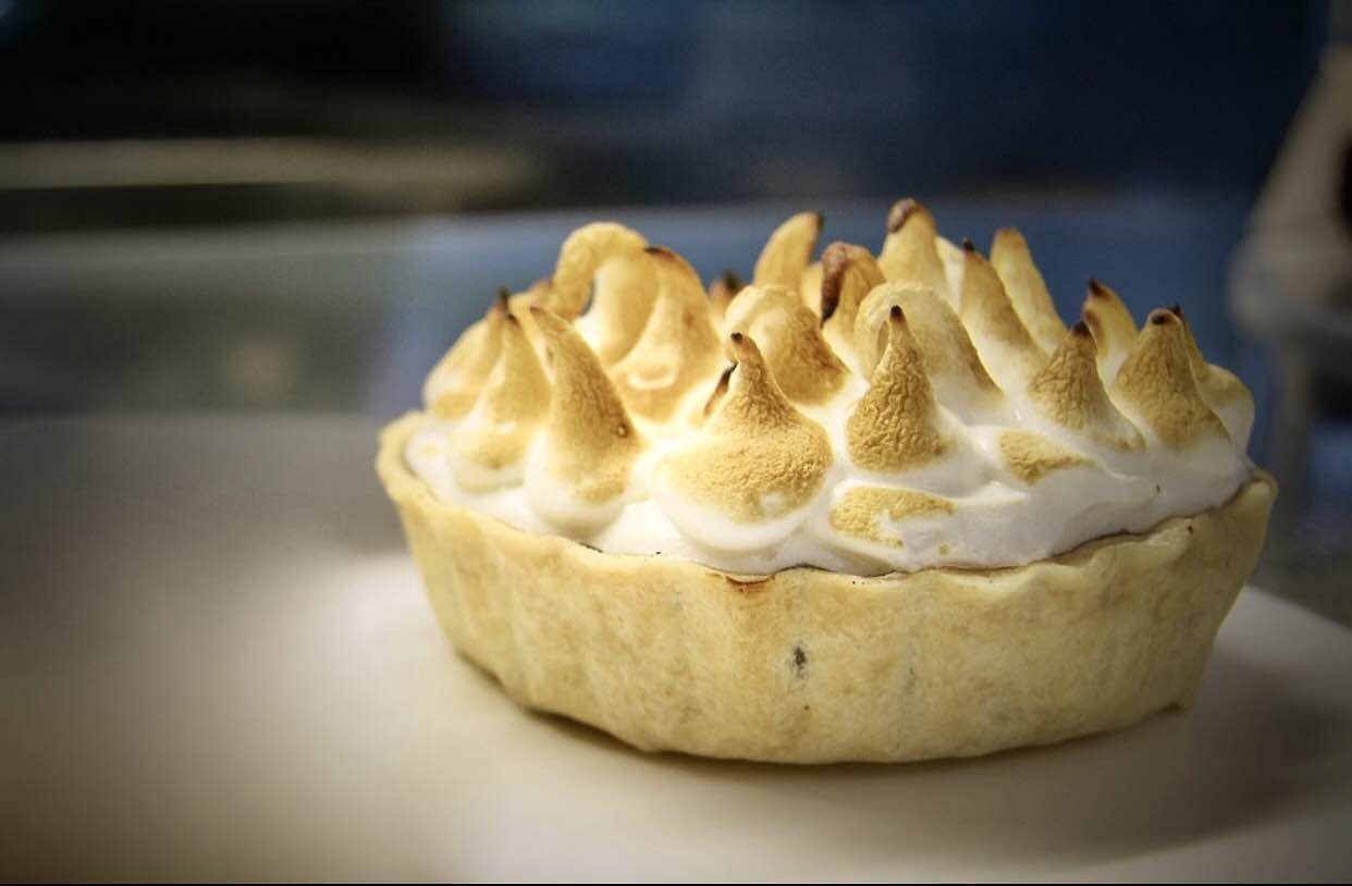 Dish,Food,Cuisine,Meringue,Dessert,Baked alaska,Ingredient,Baked goods,Cream pie,Pie