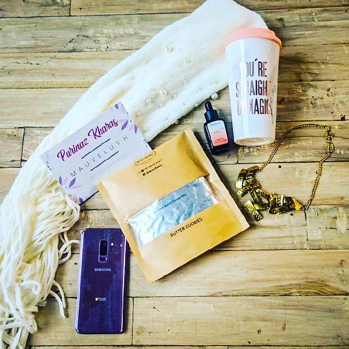Beauty,Material property,Wood,Label,Wallet