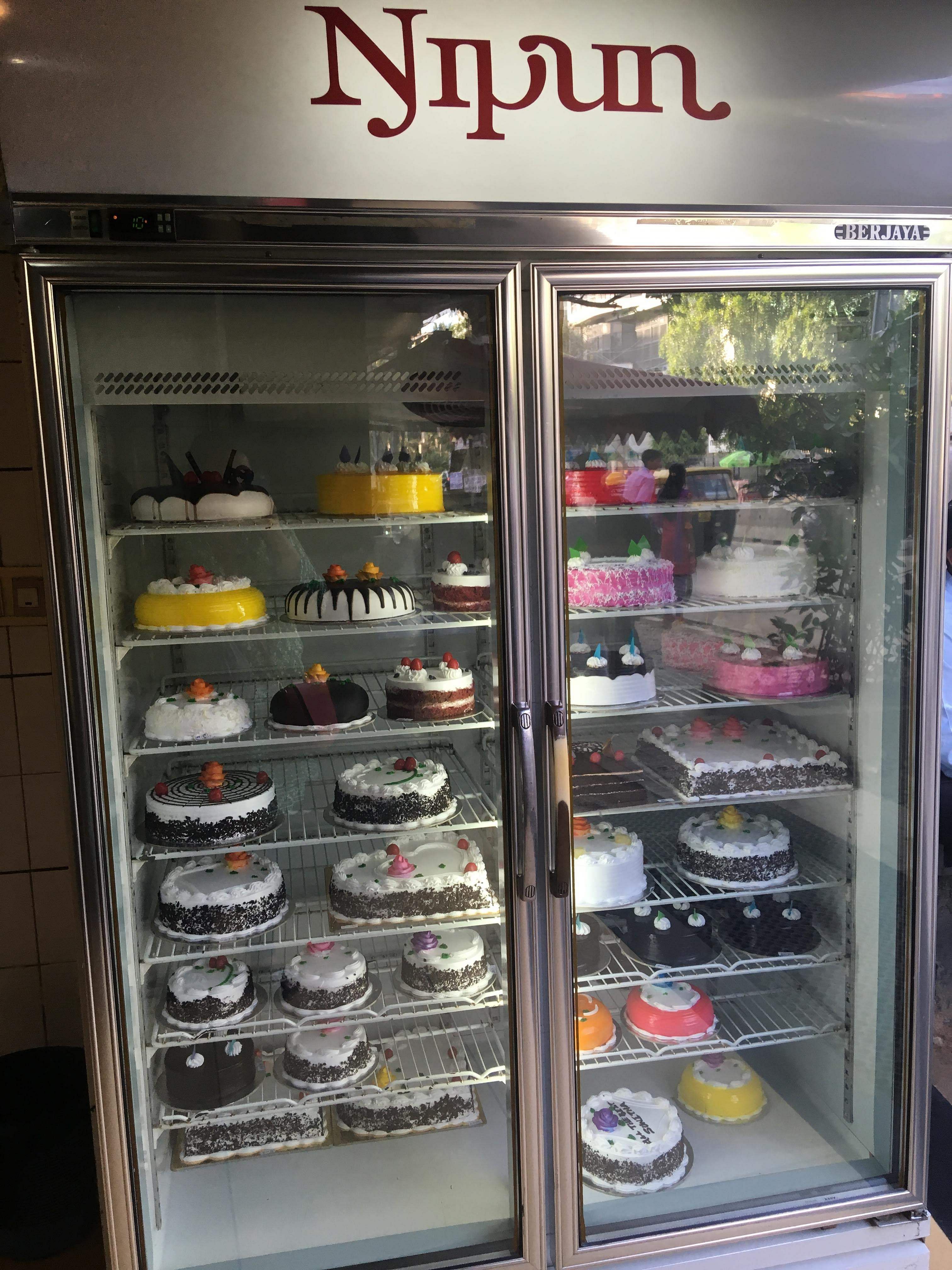 Display case,Bakery,Refrigerator,Kitchen appliance,Baking