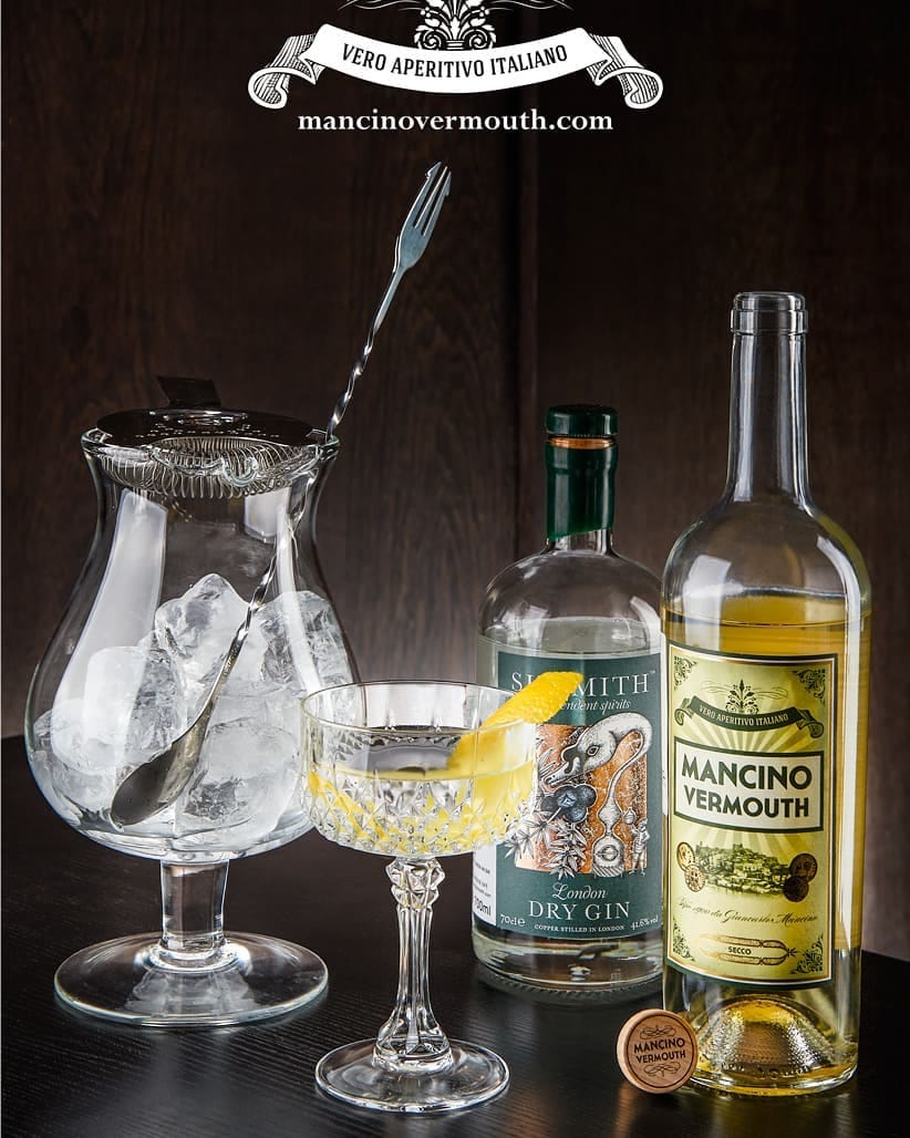 Drink,Distilled beverage,Liqueur,Glass bottle,Alcoholic beverage,Alcohol,Stemware,Glass,Wine glass,Gin and tonic