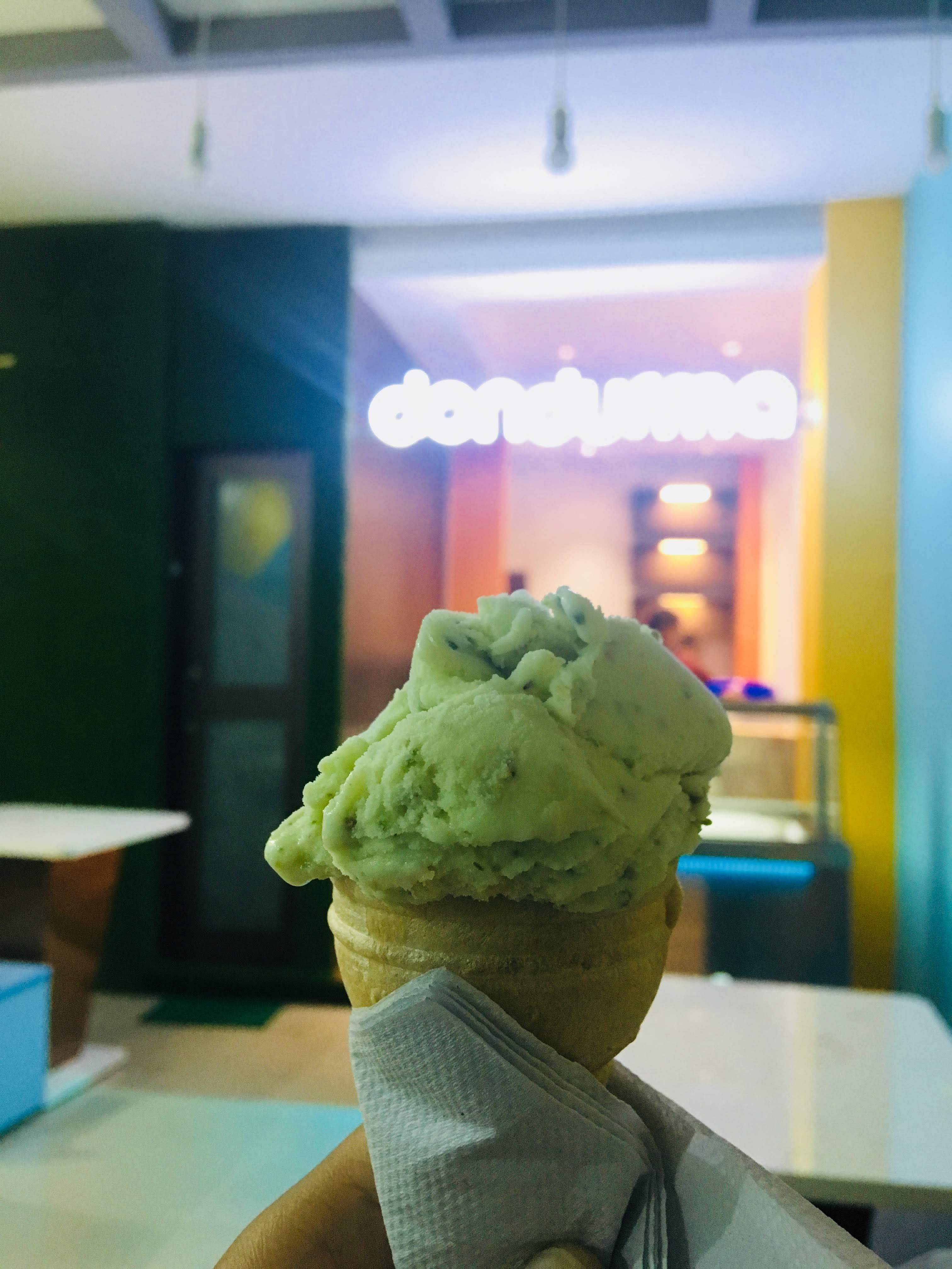 Gelato,Ice cream,Frozen dessert,Green,Food,Dairy,Dessert,Ice cream cone,Dondurma,Sorbetes